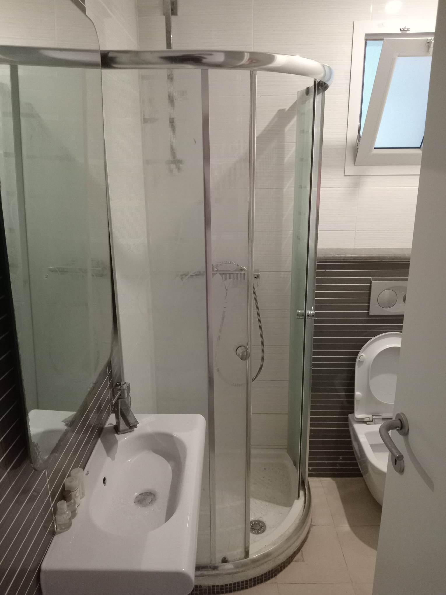 Ariana Ville&nbsp;Cite Ennasr 2&nbsp;Location&nbsp;Appart. 1 pi�ce&nbsp;S1 meubl� hs avec terrasse spacieuse � ennasr 2