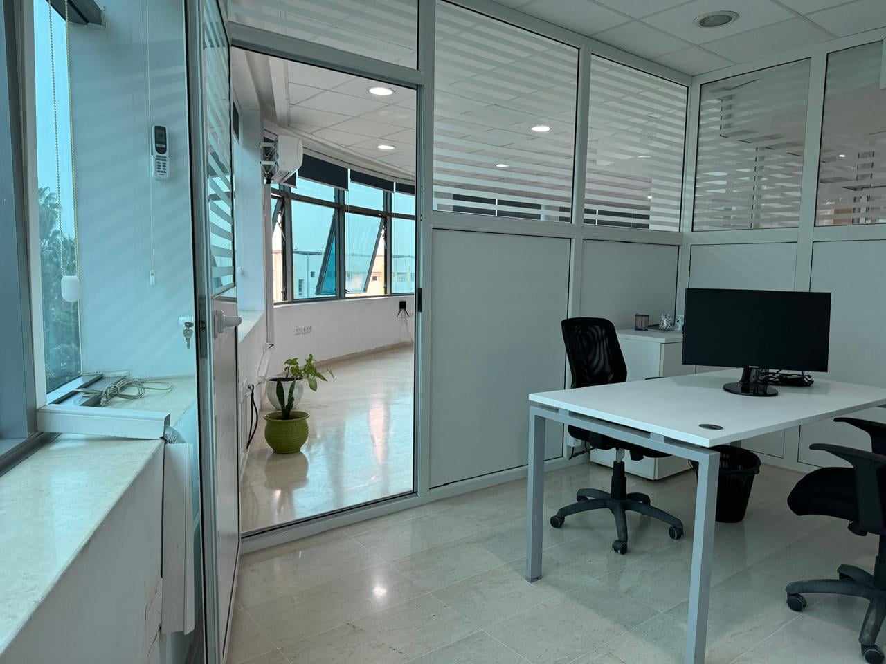 Cite El Khadra&nbsp;Cite Jardins&nbsp;Bureaux & Commerces&nbsp;Bureau&nbsp;Superbe bureau 350 m2 � alain savary
