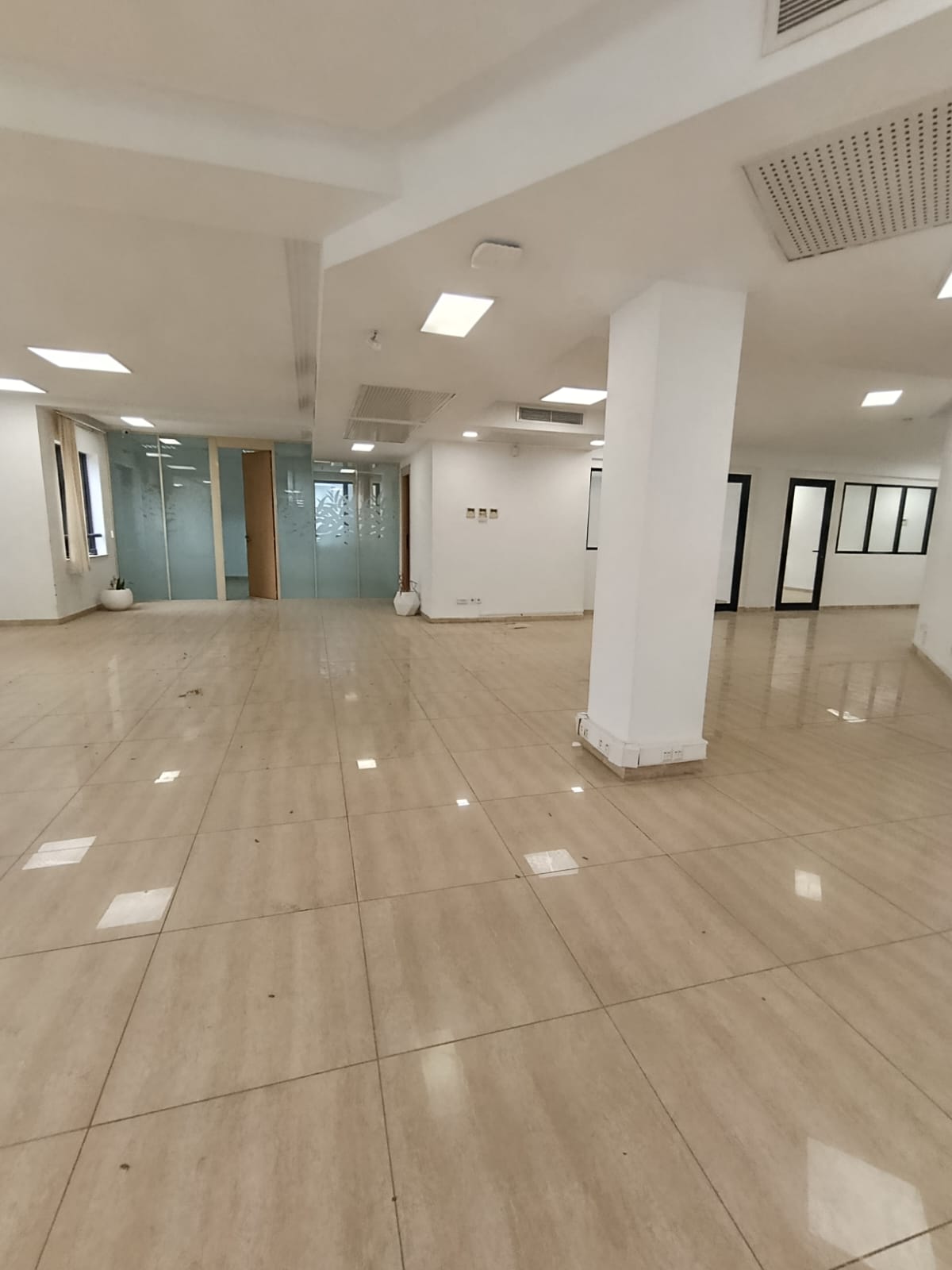 Cite El Khadra&nbsp;Zone urbaine nord&nbsp;Bureaux & Commerces&nbsp;Bureau&nbsp;Cun loc bureau d0805