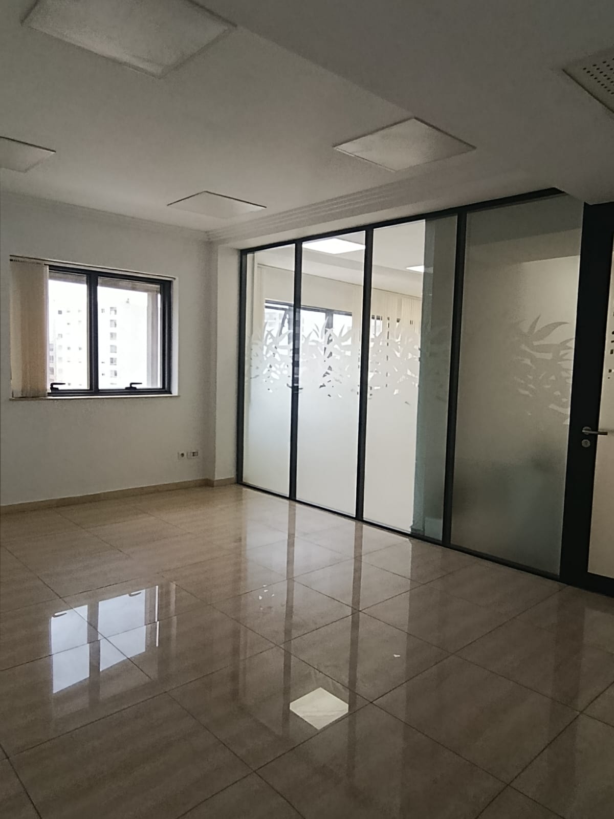 Cite El Khadra&nbsp;Zone urbaine nord&nbsp;Bureaux & Commerces&nbsp;Bureau&nbsp;Cun loc bureau d0805