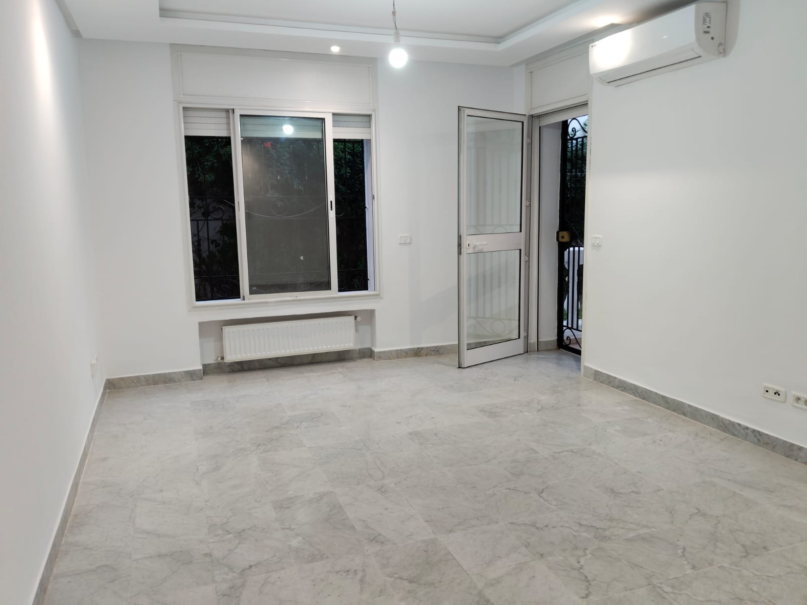 Ariana Ville&nbsp;Riadh Landlous&nbsp;Bureaux & Commerces&nbsp;Bureau&nbsp;Riadh andalous loc cabinet m�dical s3 ref 1216