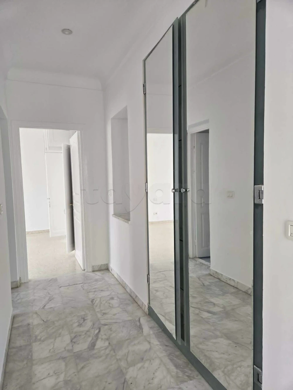 El Menzah&nbsp;El Menzah 4&nbsp;Location&nbsp;Appart. 5 pi�ces+&nbsp;Un vaste �tage de villa s5  � menzah4