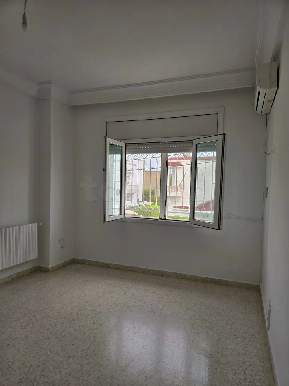 El Menzah&nbsp;El Menzah 4&nbsp;Location&nbsp;Appart. 5 pi�ces+&nbsp;Un vaste �tage de villa s5  � menzah4