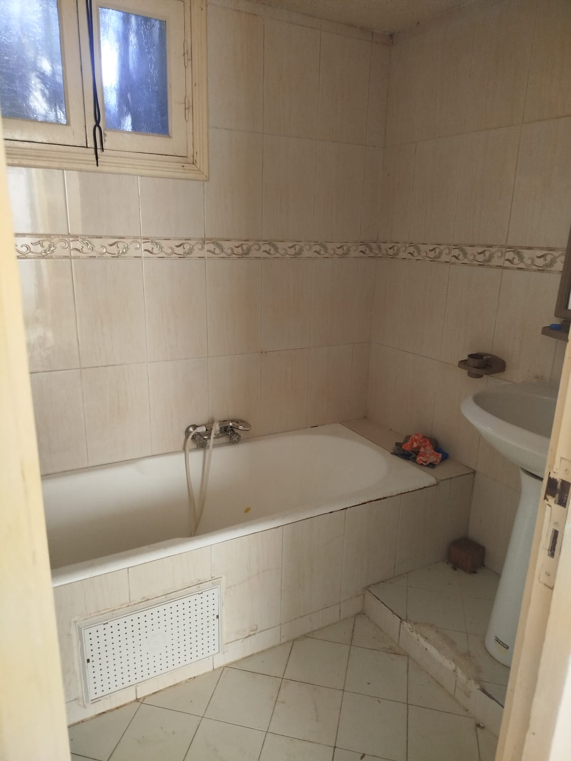 Ariana Ville&nbsp;El Menzah 5&nbsp;Location&nbsp;Appart. 2 pi�ces&nbsp;Studio s1 pour usage bureautique � menzah5