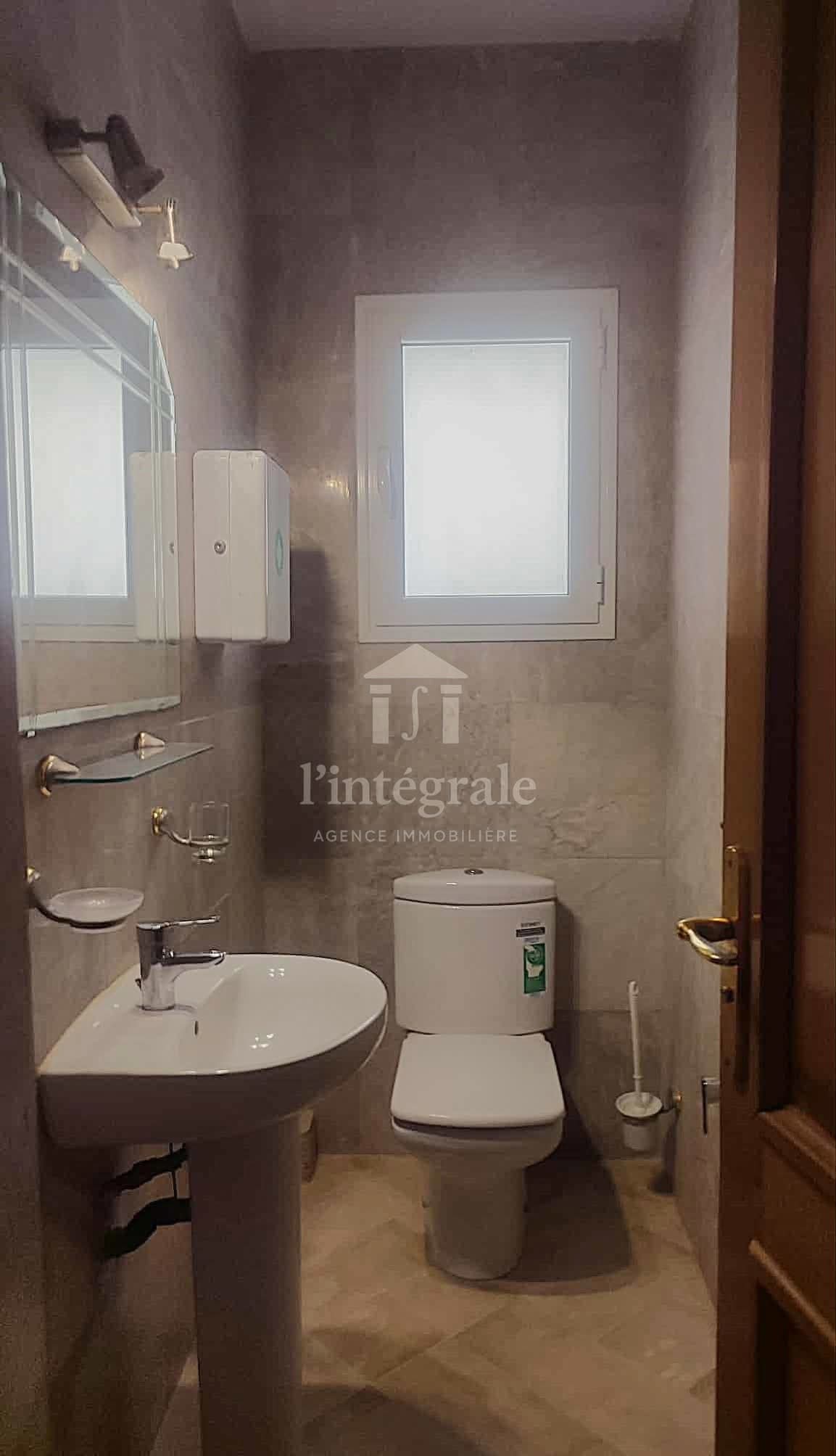Ariana Ville&nbsp;Cite Ennasr 2&nbsp;Location&nbsp;Appart. 4 pi�ces&nbsp;S3 rez de chauss�e avec place parking