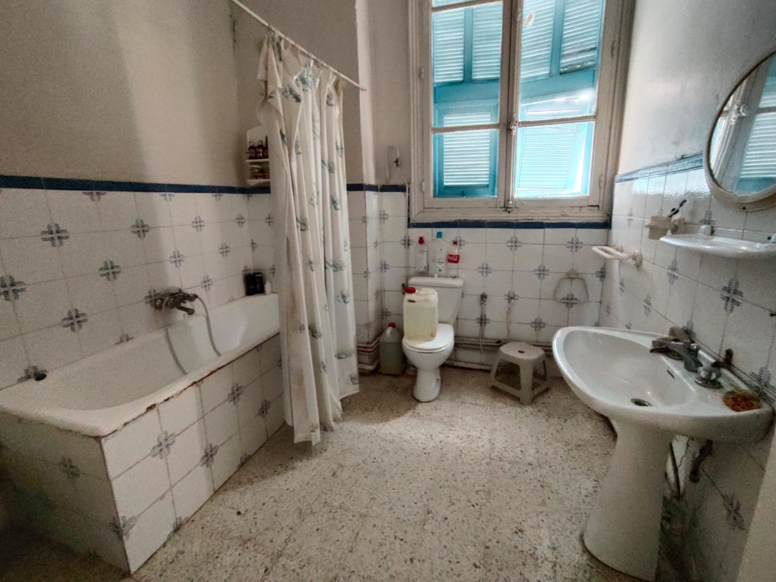 Bab Bhar&nbsp;Bab Bhar&nbsp;Vente&nbsp;Appart. 4 pi�ces&nbsp;Cv rue de russie vnt h4