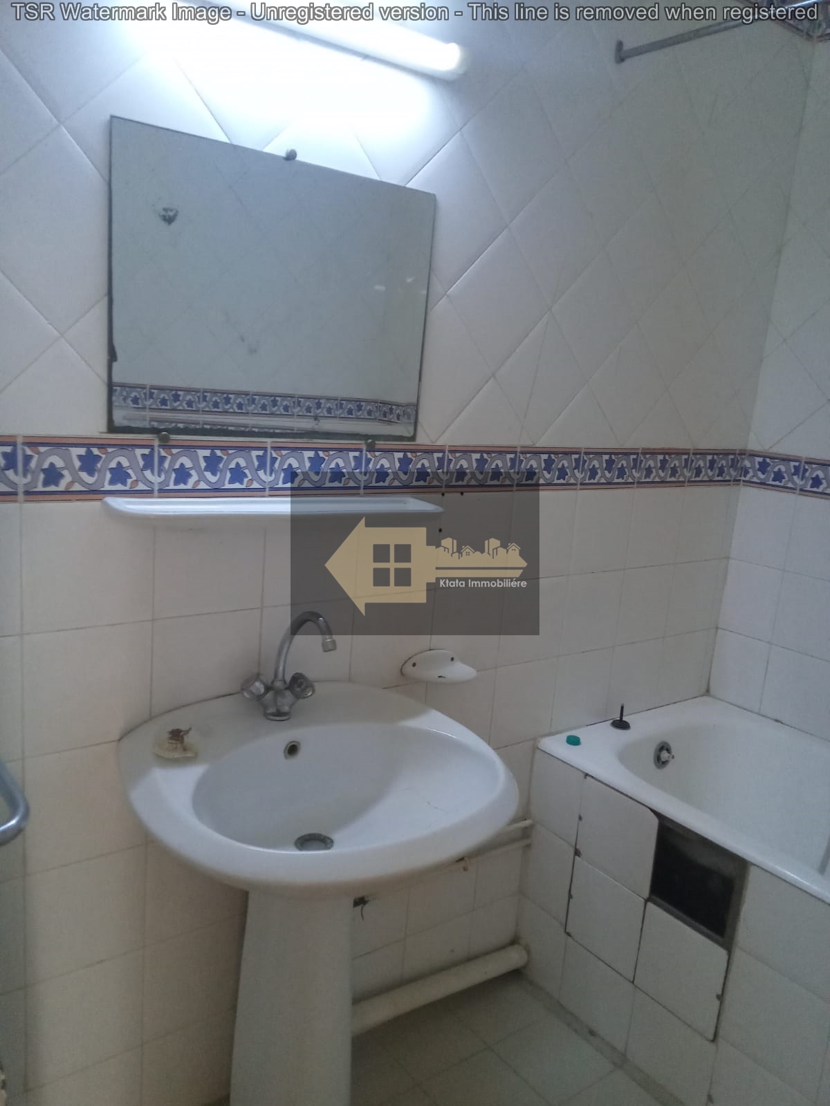 La Soukra&nbsp;Borj Louzir&nbsp;Vente&nbsp;Appart. 4 pi�ces&nbsp;Cit� hedi nouira  ven app s3 ref0526