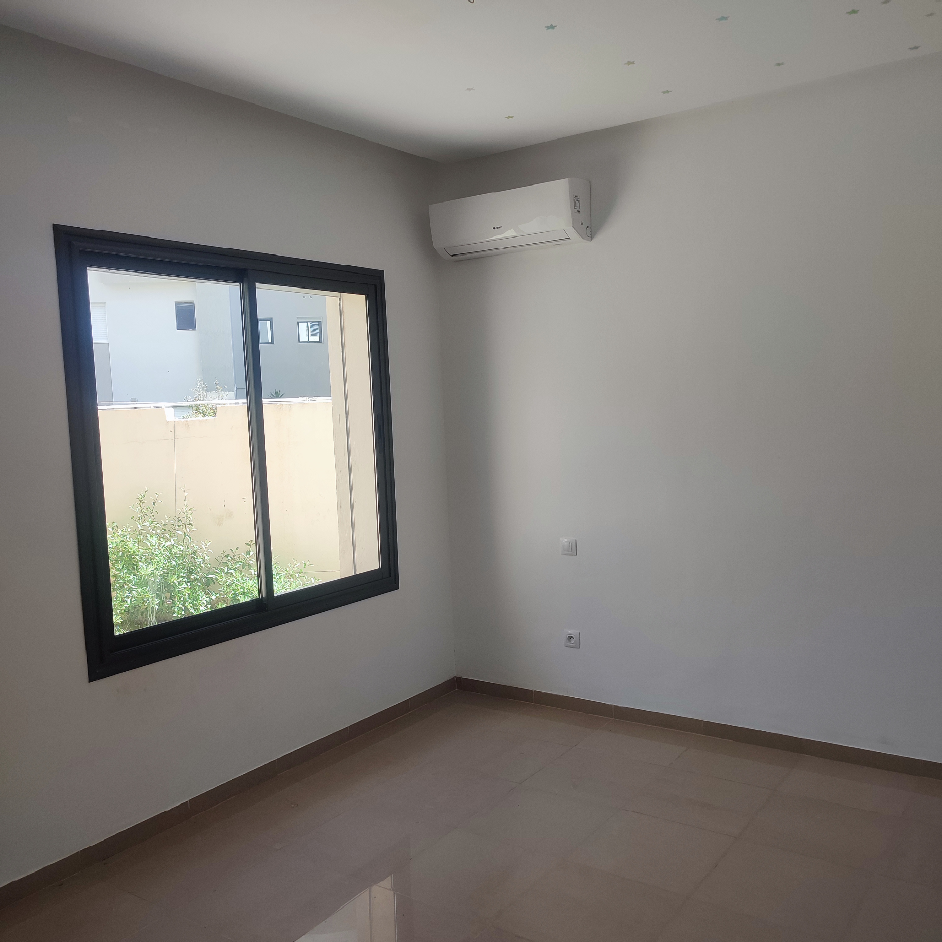 Ariana Ville&nbsp;Cite Ennasr 2&nbsp;Location&nbsp;Appart. 3 pi�ces&nbsp;Coquet appartement s2 avec jardin privatif