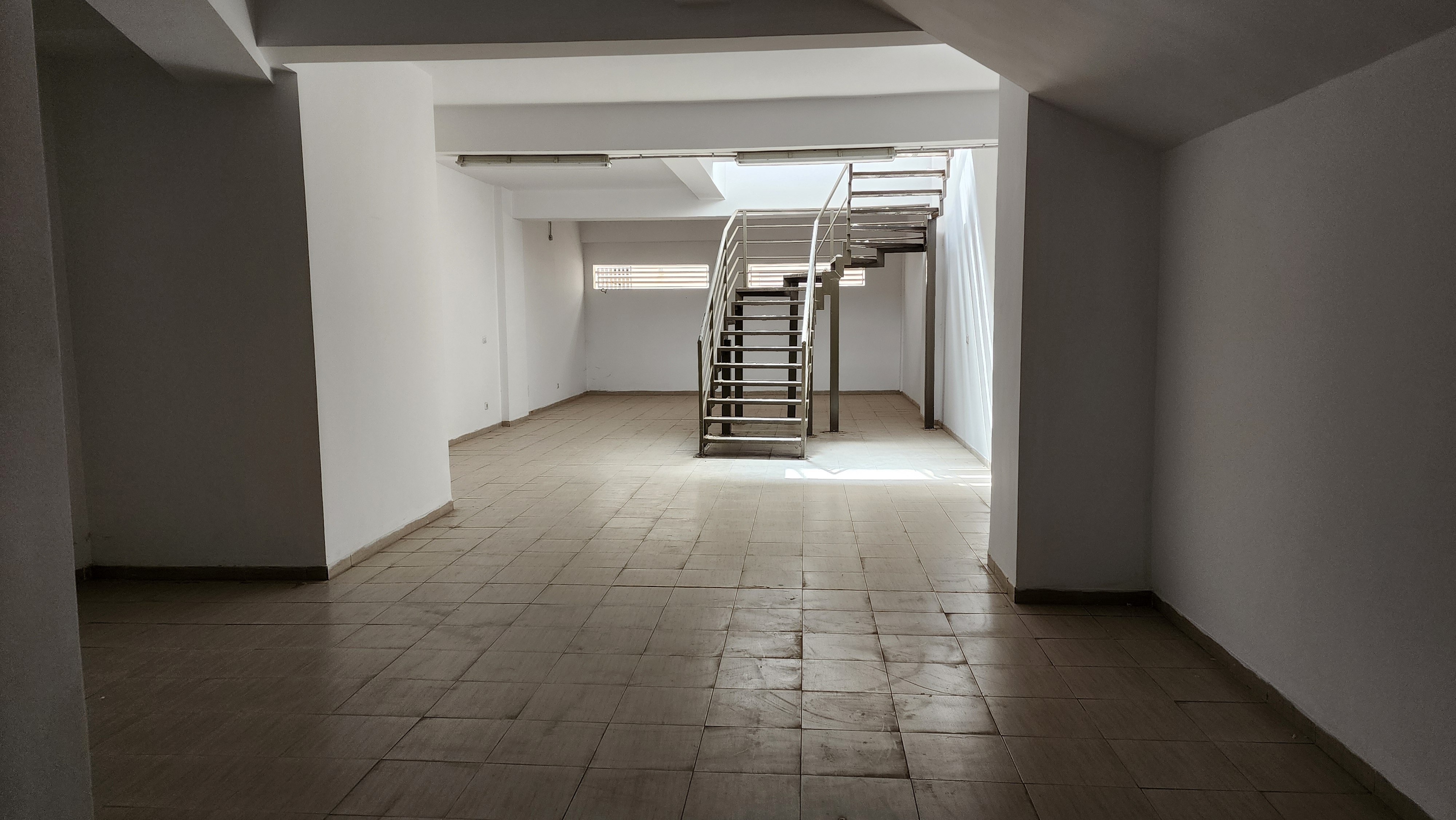 Ariana Ville&nbsp;Cite Ennasr 2&nbsp;Bureaux & Commerces&nbsp;Surfaces&nbsp;Magasin 180m ennasr