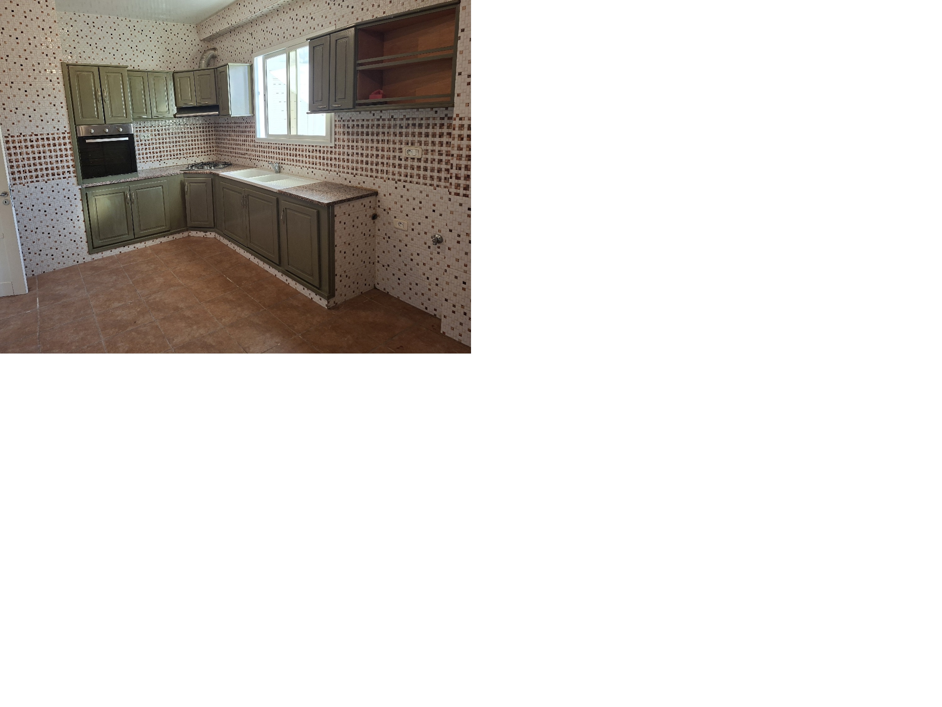 Bou Mhel El Bassatine&nbsp;Bou Mhel&nbsp;Location&nbsp;Appart. 4 pi�ces&nbsp;Etage de villa hs