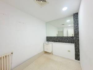 Ariana Ville&nbsp;El Menzah 5&nbsp;Location&nbsp;Maisons&nbsp;A  hall5  usage bureautique ou ref155a