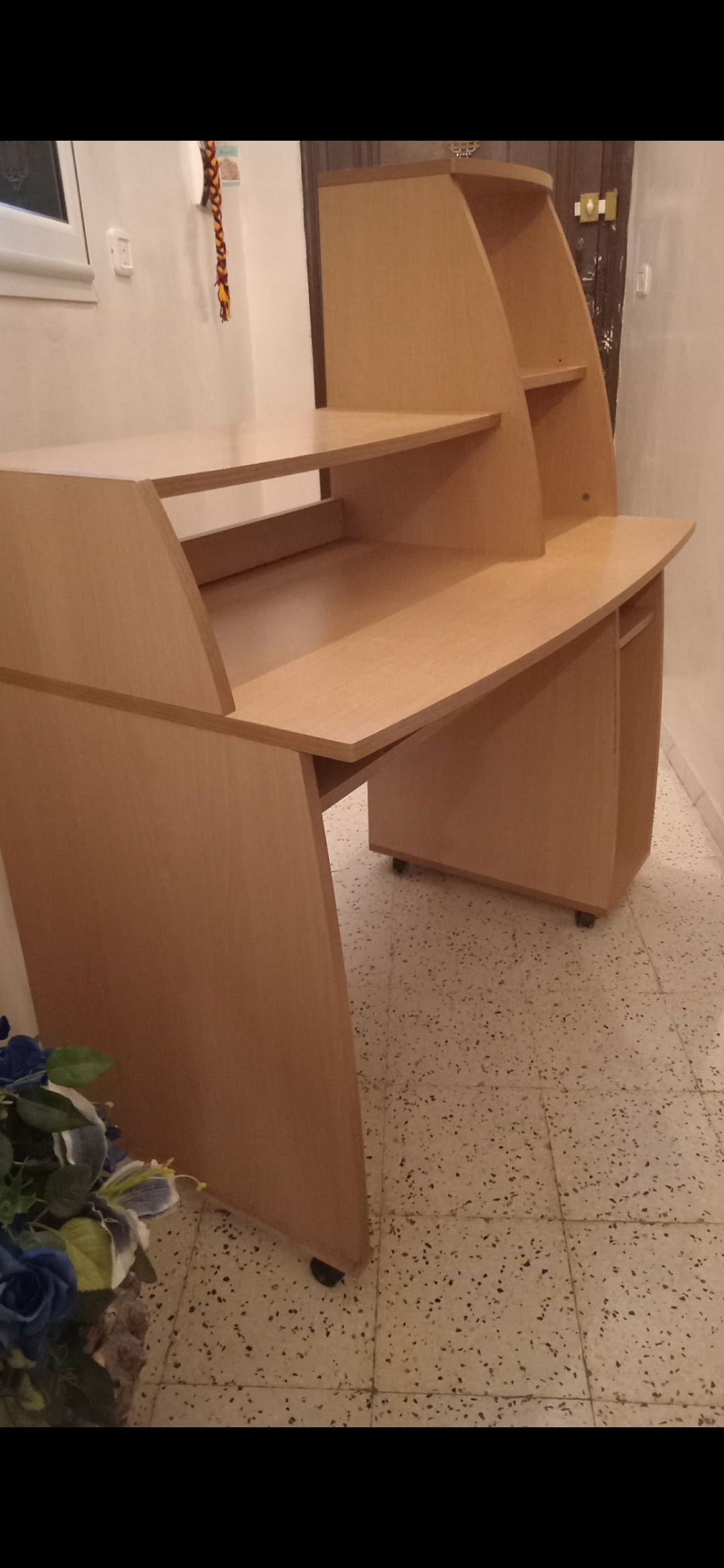 Bab Bhar&nbsp;Bab Bhar&nbsp;Meubles de bureau&nbsp;Bureaux - Tables&nbsp;Un bureau pour adulte ou adolescent ou m�me enfant