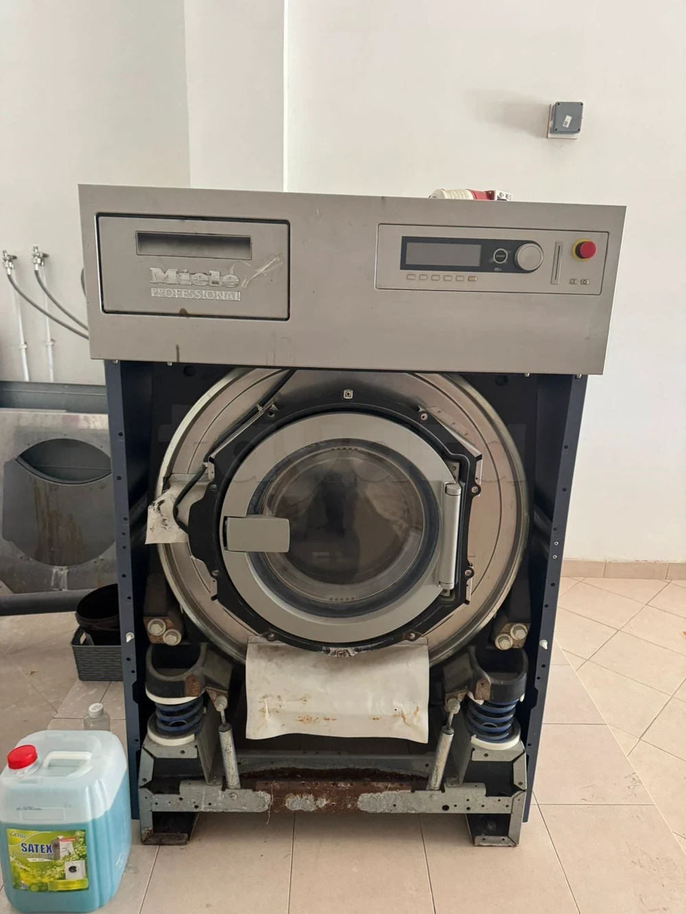 La Soukra&nbsp;Sidi Frej&nbsp;Autre&nbsp;Autre&nbsp;Lave linge professionnel miele