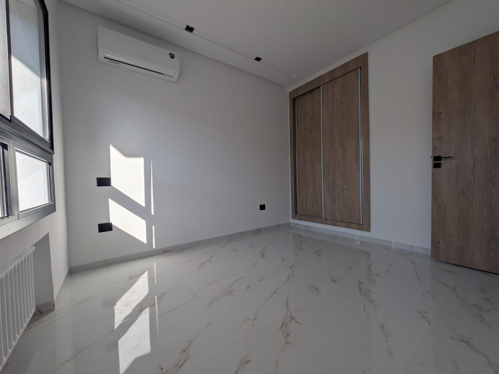 Ain Zaghouan&nbsp;Ain Zaghouan&nbsp;Location&nbsp;Appart. 2 pi�ces&nbsp;S1 neuf 1150 wahat