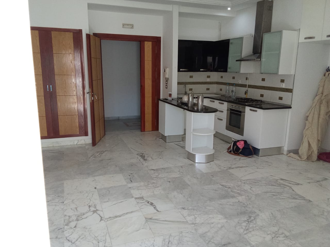 La Soukra&nbsp;La Soukra&nbsp;Location&nbsp;Appart. 1 pi�ce&nbsp;Apparemment s1