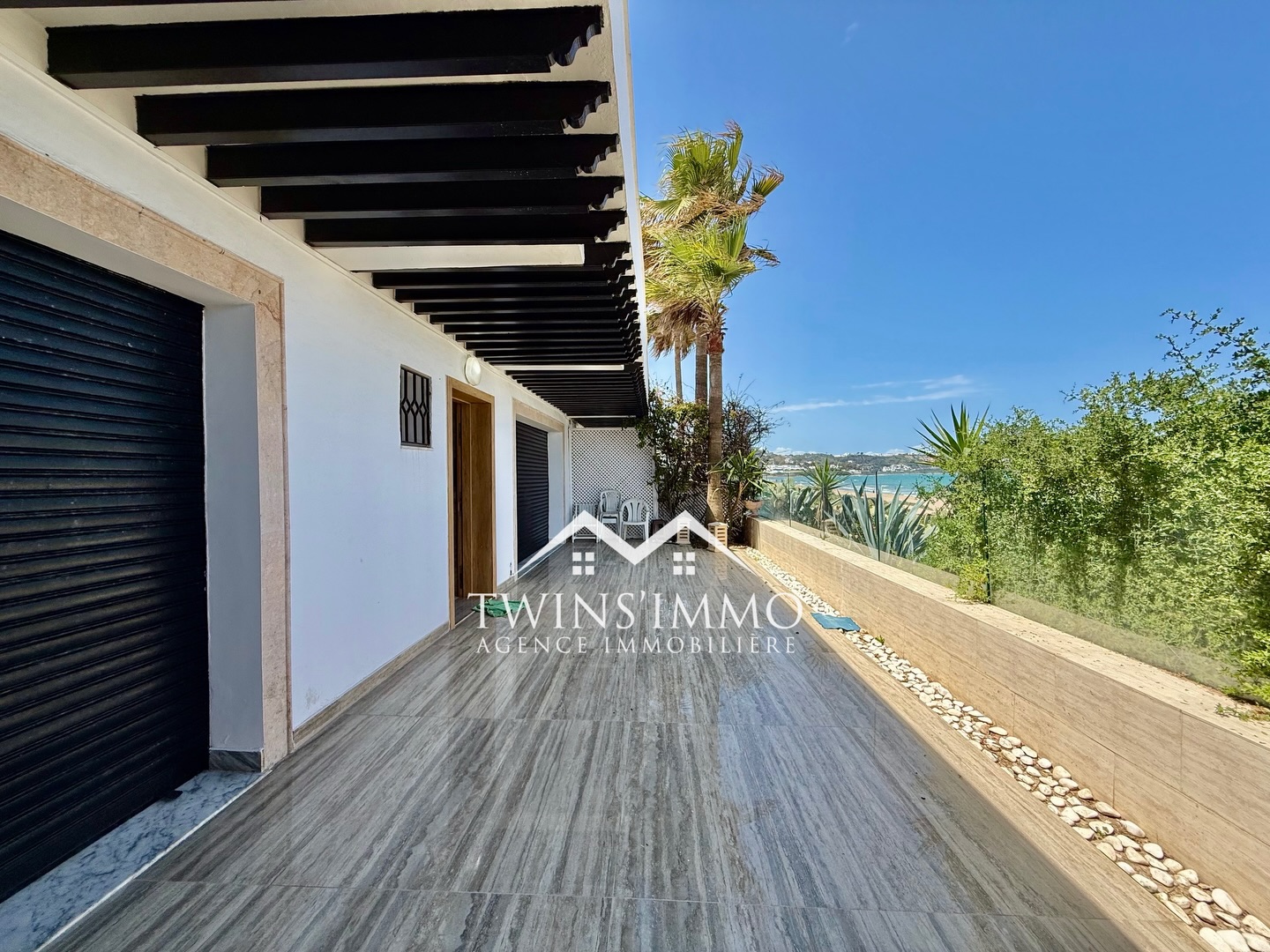 La Marsa&nbsp;Marsa Ennassim&nbsp;Location&nbsp;Appart. 3 pi�ces&nbsp;Luxueux appartement s3 meubl� front mer
