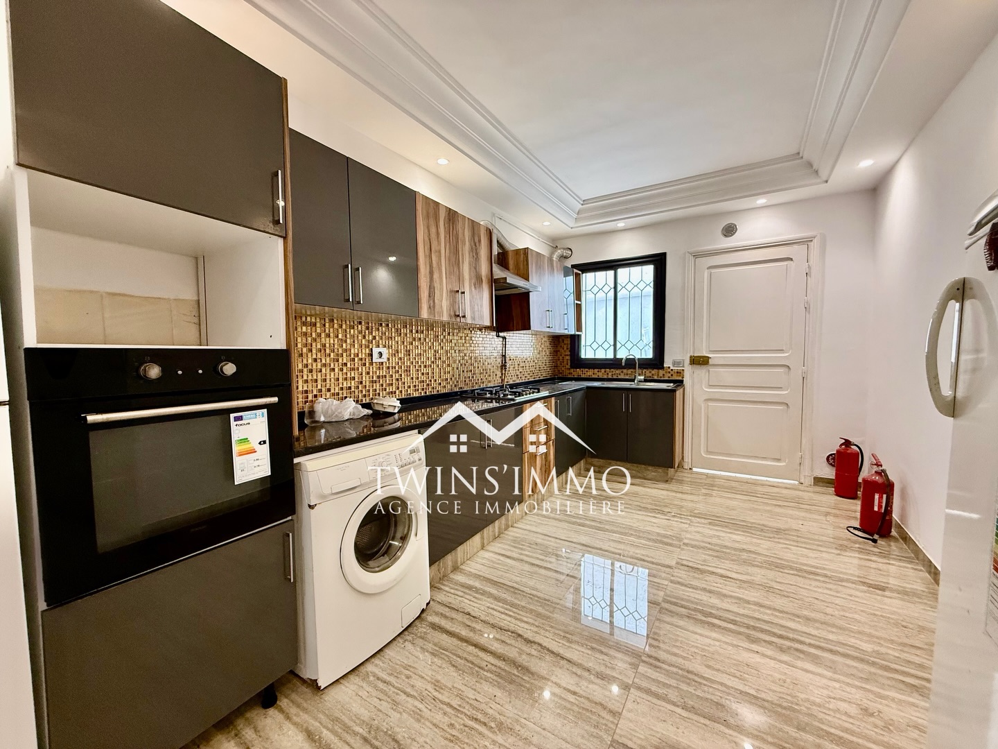 La Marsa&nbsp;Marsa Ennassim&nbsp;Location&nbsp;Appart. 3 pi�ces&nbsp;Luxueux appartement s3 meubl� front mer