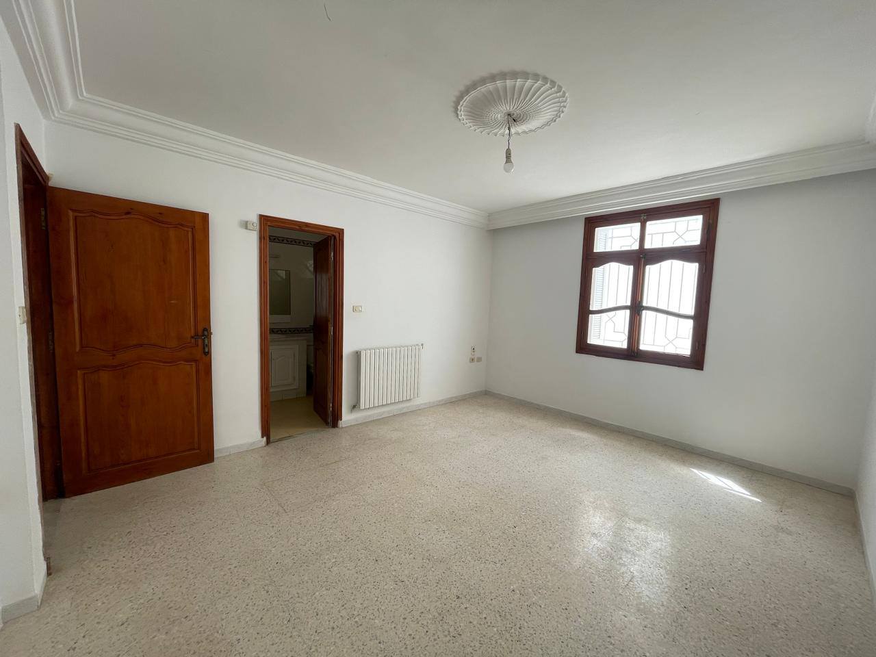 Ariana Ville&nbsp;Cite Ennasr 2&nbsp;Location&nbsp;Appart. 5 pi�ces+&nbsp;Etage de villa s4 � ennasr 1