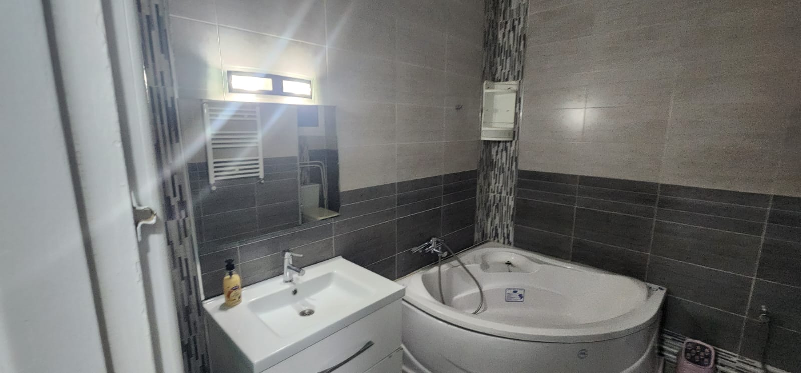 El Menzah&nbsp;Mutuelle Ville&nbsp;Location&nbsp;Maisons&nbsp;�tage de villa usage bureautique