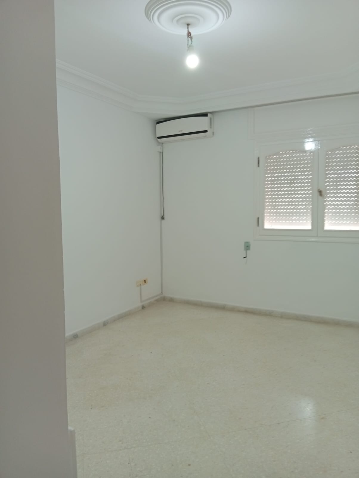 Ariana Ville&nbsp;Cite Ennasr 2&nbsp;Location&nbsp;Maisons&nbsp;Un grand �tage de villa � ennasr 2