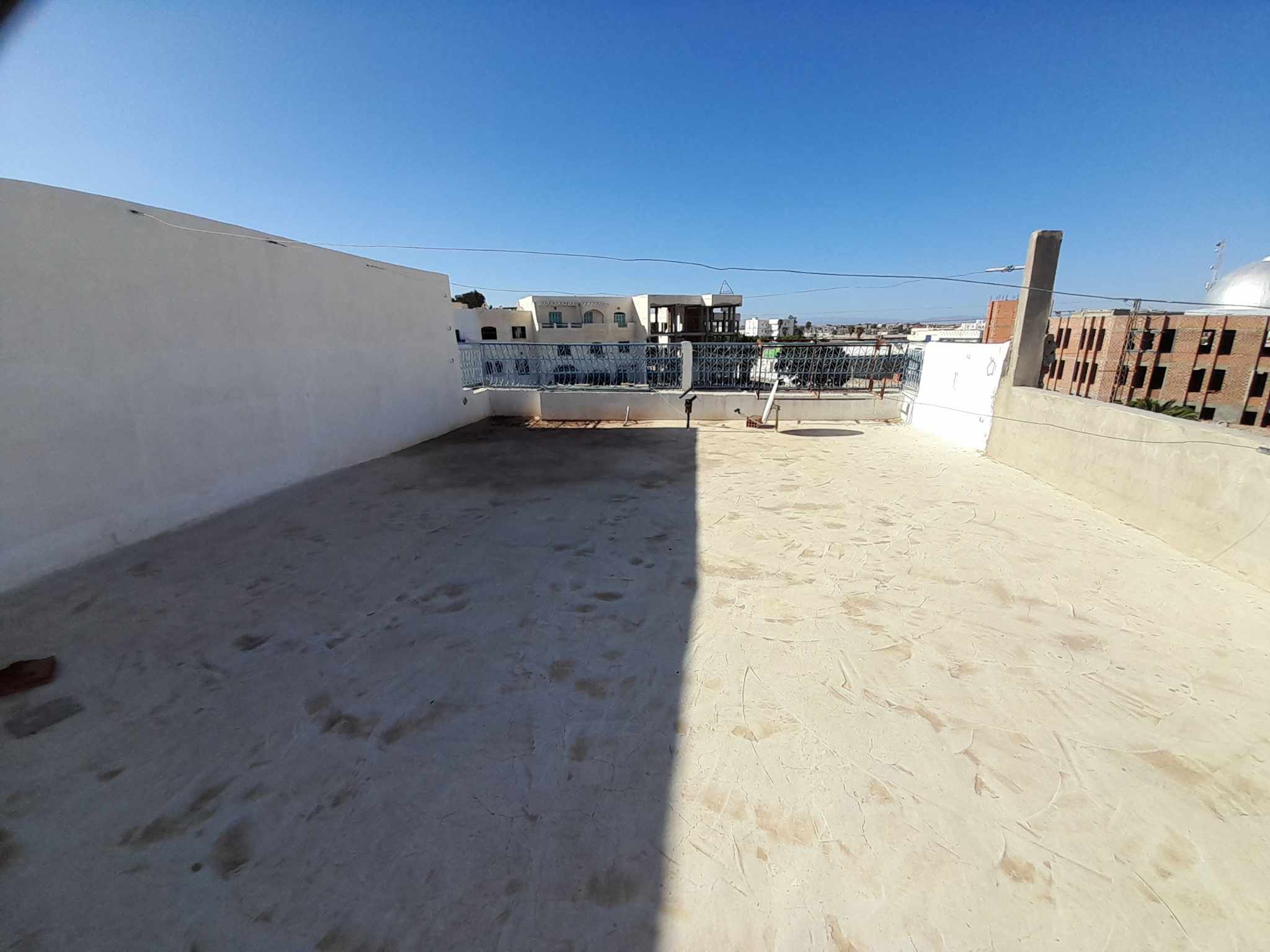 Kairouan Sud&nbsp;Cite Ibn El Jazzar&nbsp;Vente&nbsp;Appart. 3 pi�ces&nbsp;Appartements ou bureaux la rue principale mansoura