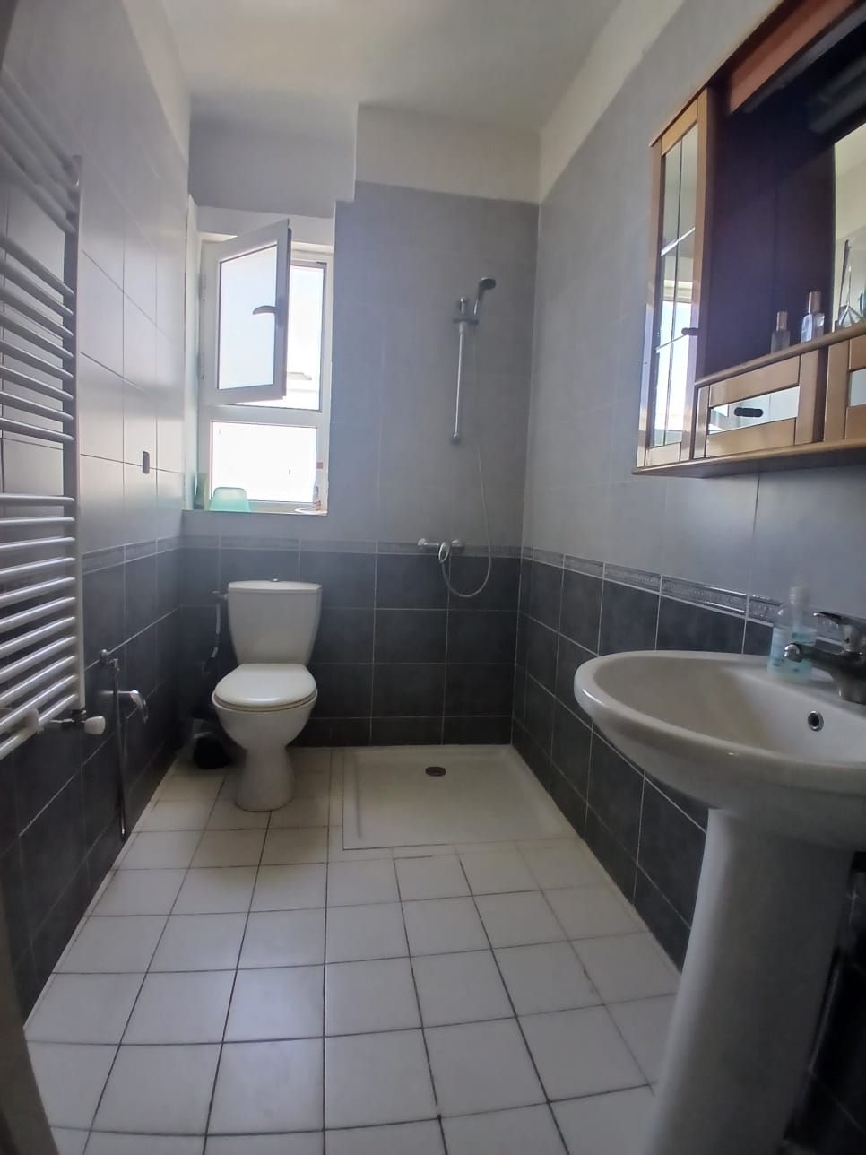Ain Zaghouan&nbsp;Ain Zaghouan&nbsp;Location&nbsp;Appart. 3 pi�ces&nbsp;Etage de villa s2 � ain zaghouan nord