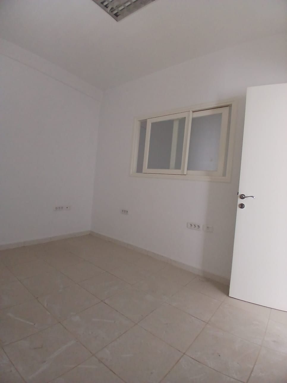 Ain Zaghouan&nbsp;Ain Zaghouan&nbsp;Bureaux & Commerces&nbsp;Bureau&nbsp;Un bureau 4 pi�ces � ain zaghouan