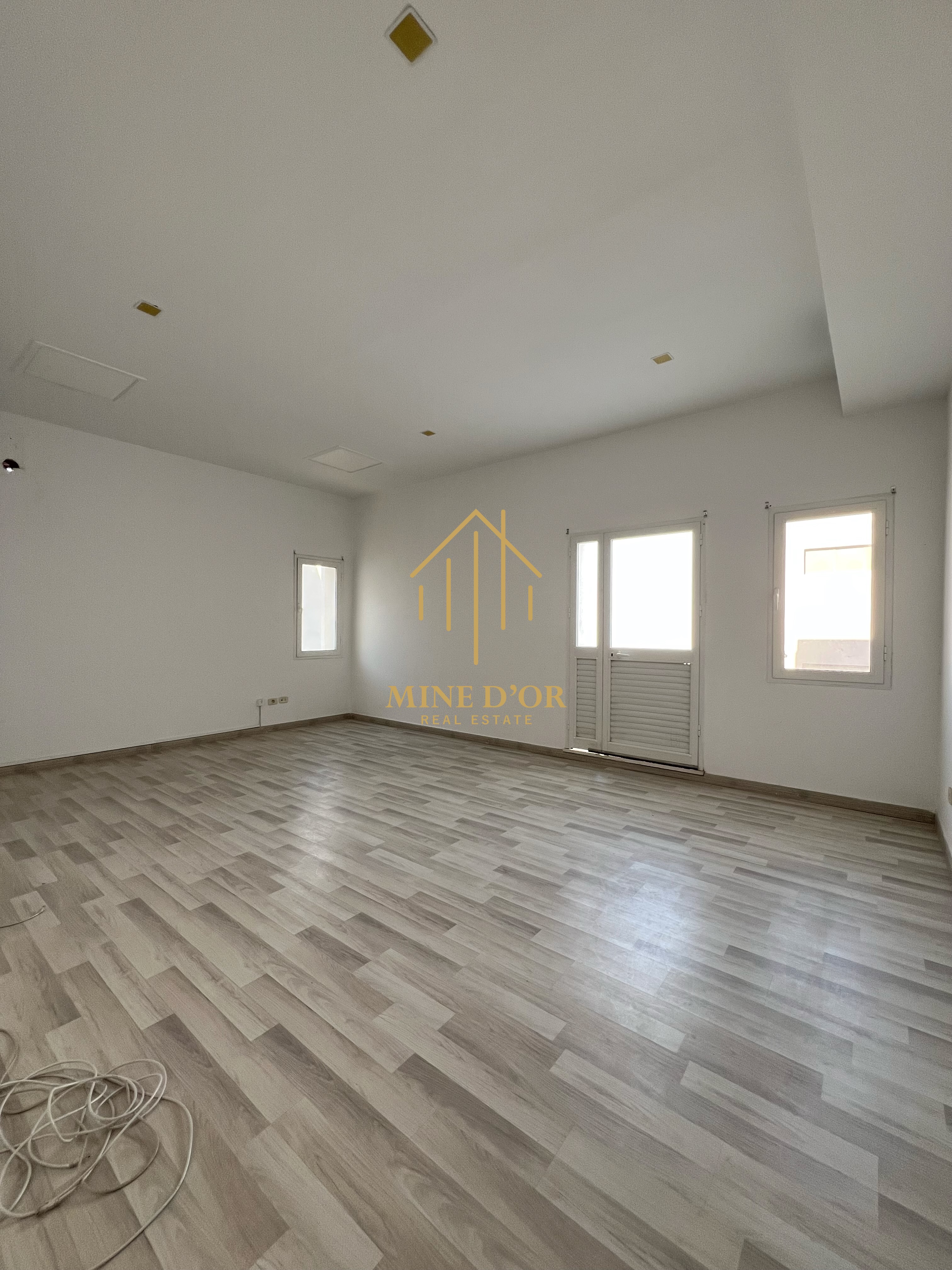 La Soukra&nbsp;Charguia 1&nbsp;Bureaux & Commerces&nbsp;Bureau&nbsp;Bureau spacieux de 150m � charguia 1