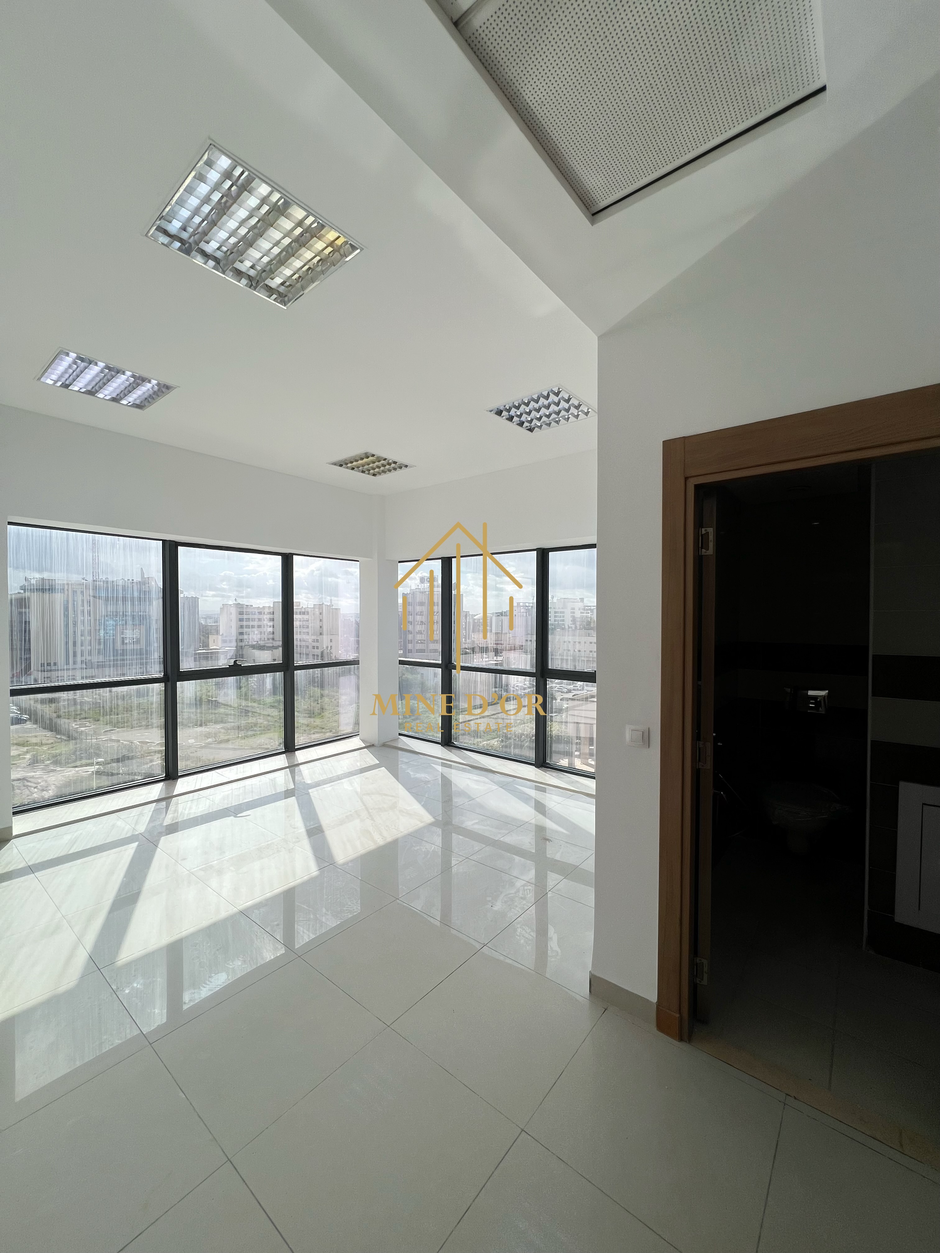 Cite El Khadra&nbsp;Zone urbaine nord&nbsp;Bureaux & Commerces&nbsp;Bureau&nbsp;Bureau haut standing 158m au centre urbain nord