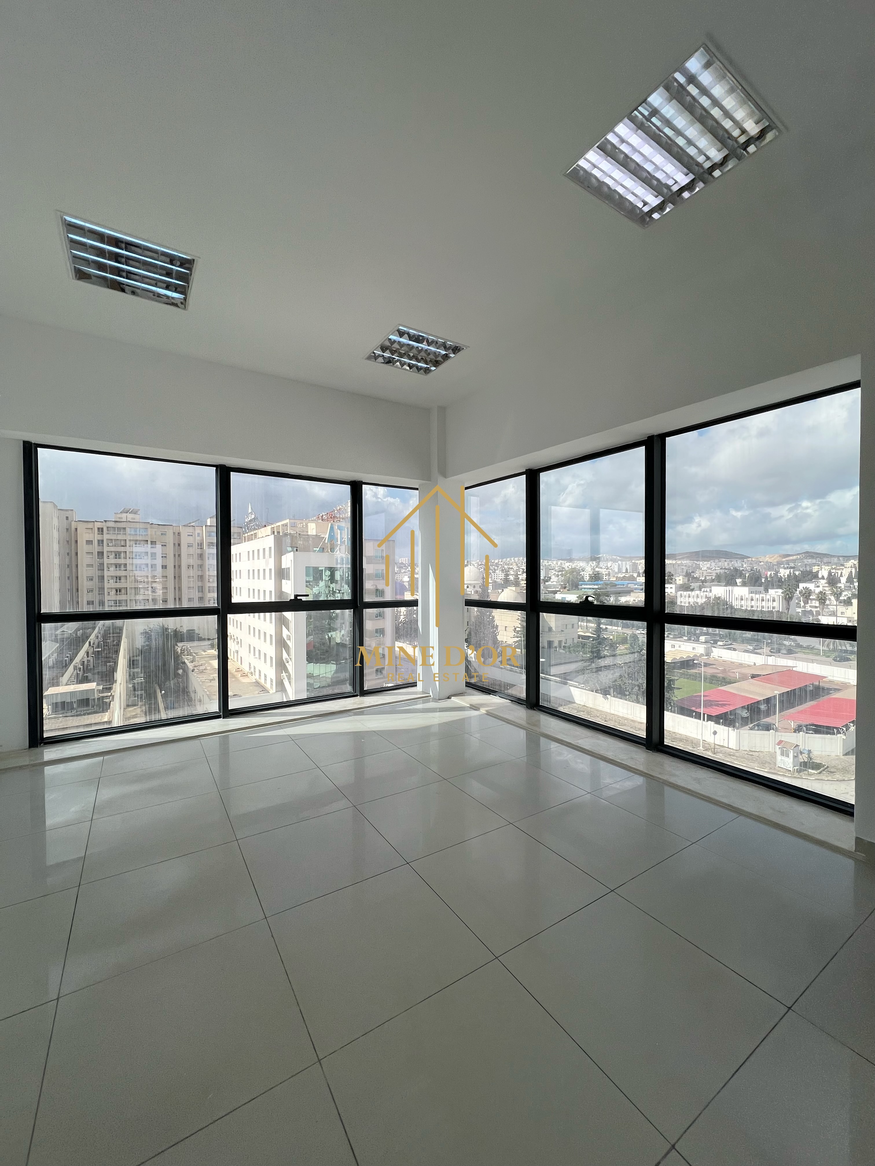 Cite El Khadra&nbsp;Zone urbaine nord&nbsp;Bureaux & Commerces&nbsp;Bureau&nbsp;Bureau haut standing 158m au centre urbain nord