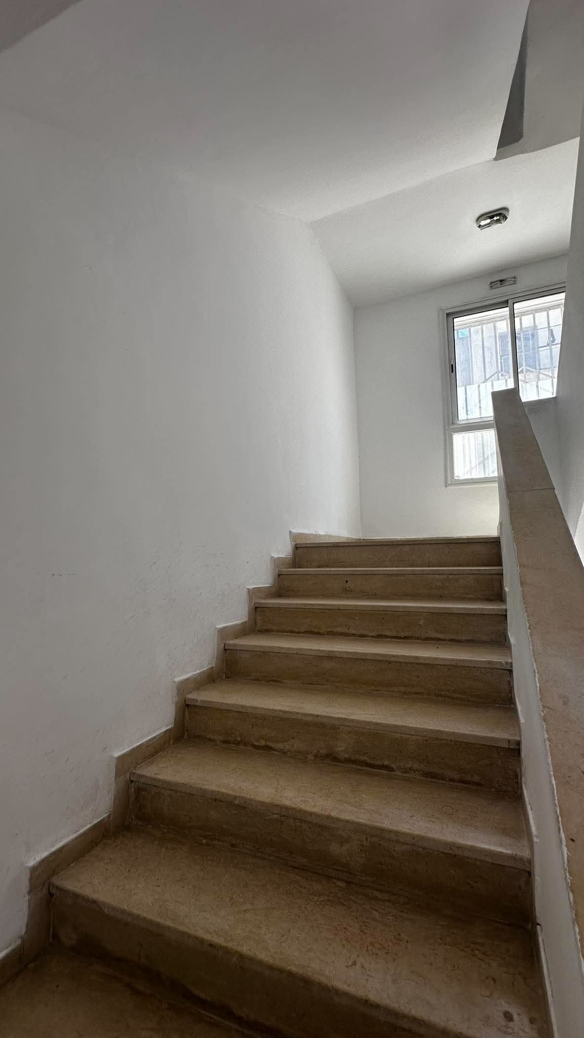 Cite El Khadra&nbsp;Kheireddine Pacha&nbsp;Location&nbsp;Surfaces&nbsp;Immeuble r4  � montplaisir