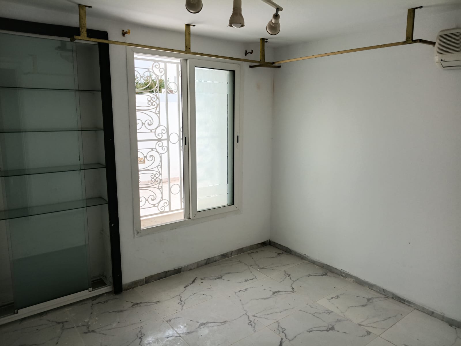 Ariana Ville&nbsp;Cite Ennasr 1&nbsp;Location&nbsp;Appart. 3 pi�ces&nbsp;Boutique � ennaser