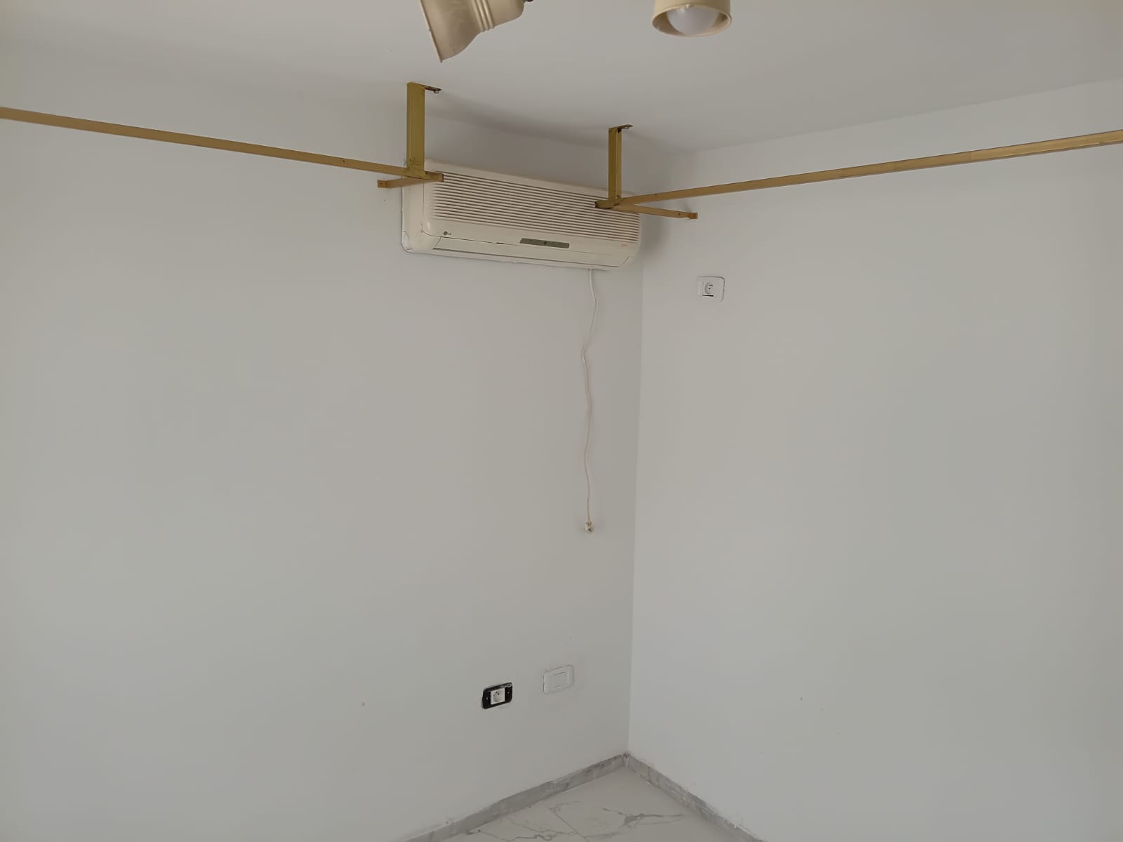 Ariana Ville&nbsp;Cite Ennasr 1&nbsp;Location&nbsp;Appart. 3 pi�ces&nbsp;Boutique � ennaser
