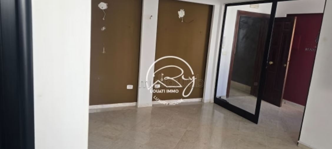 La Marsa&nbsp;Berge Du Lac&nbsp;Location&nbsp;Surfaces&nbsp;Local bureautique ou  esth�tique � lac 2
