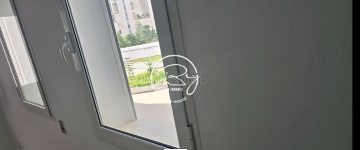 La Marsa&nbsp;Berge Du Lac&nbsp;Location&nbsp;Surfaces&nbsp;Local bureautique ou  esth�tique � lac 2