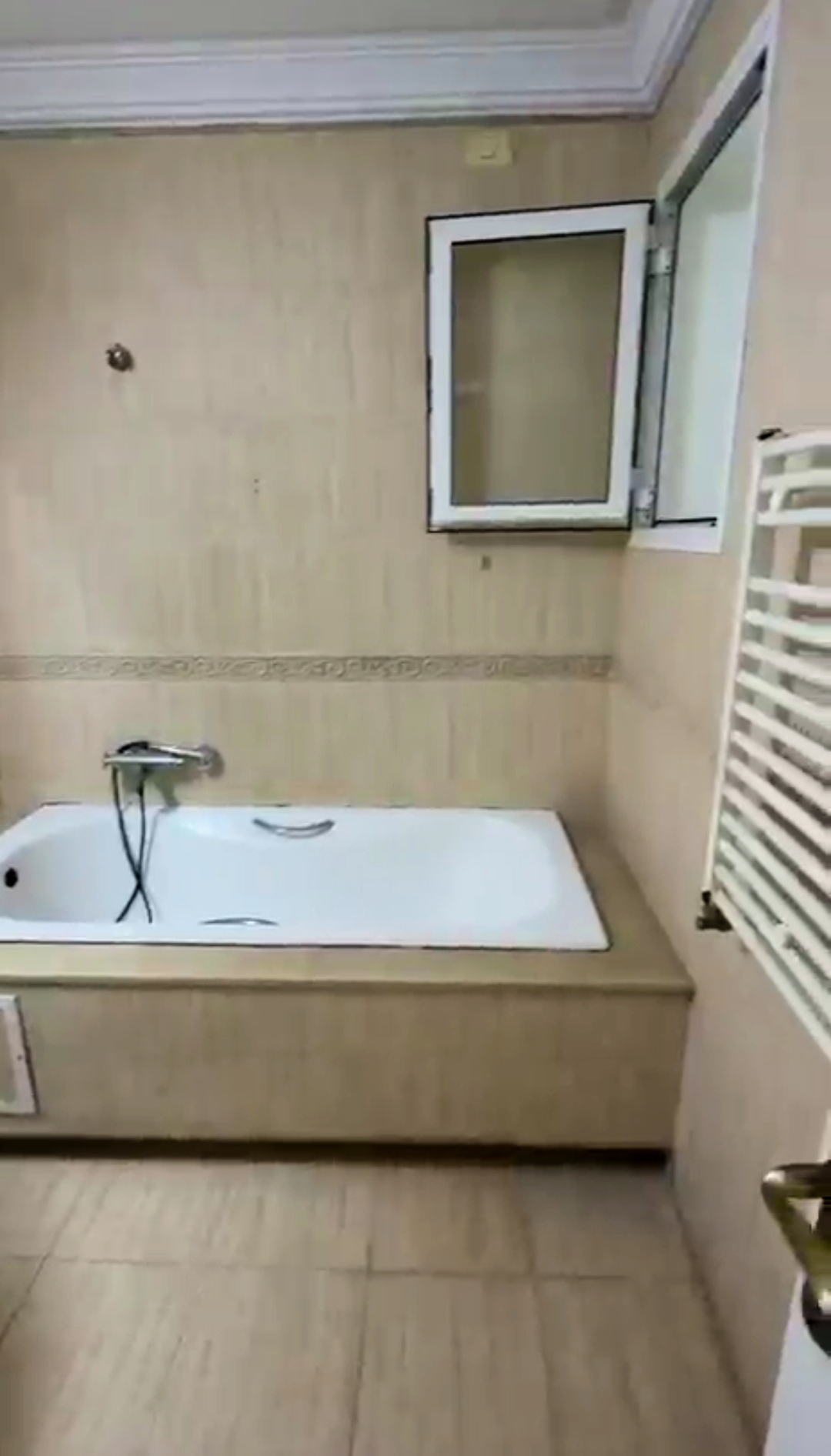 Ariana Ville&nbsp;Cite Ennasr 2&nbsp;Location&nbsp;Appart. 3 pi�ces&nbsp;S2 lux meubl� 2100 dt par mois
