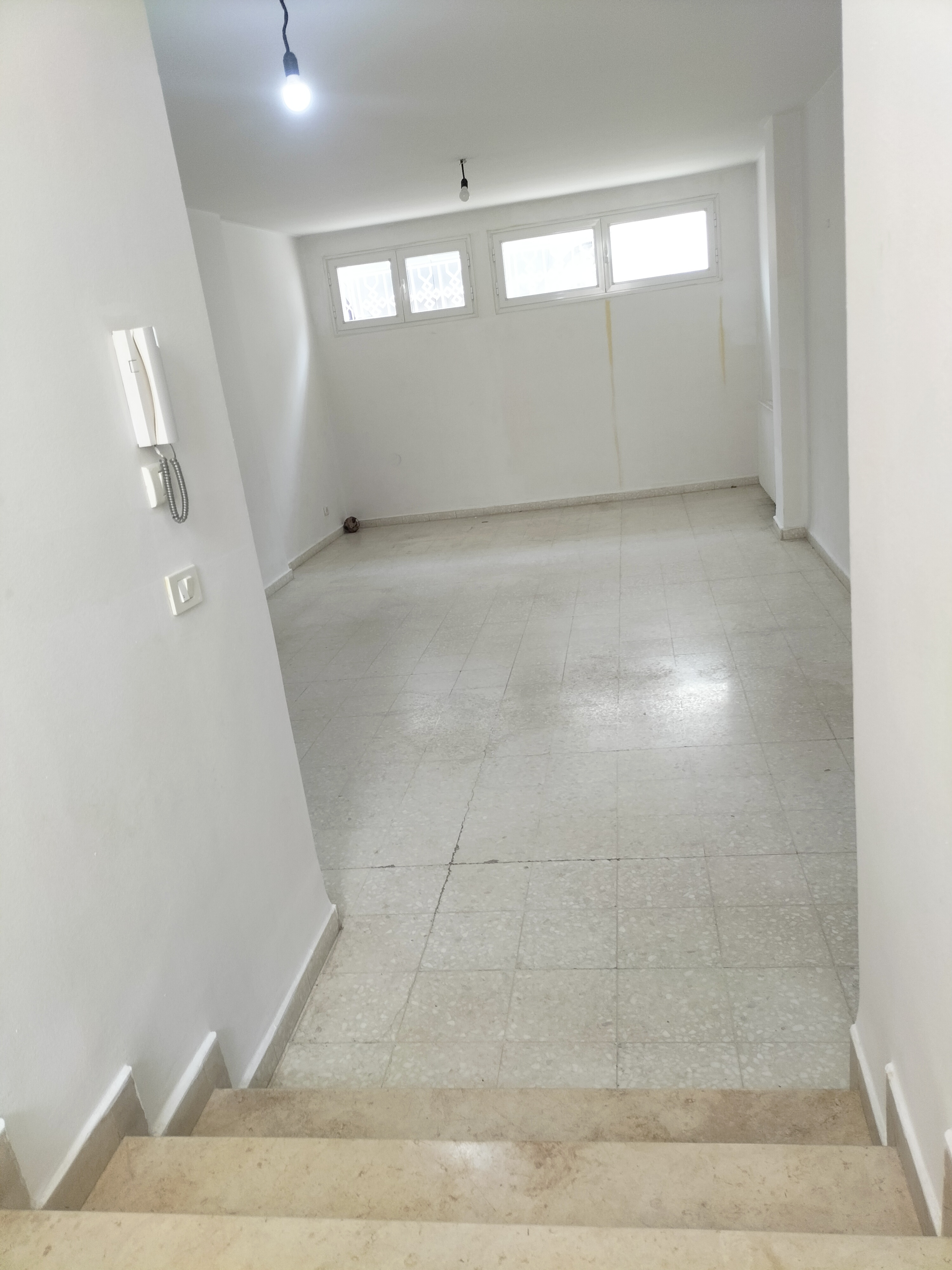 El Menzah&nbsp;El Menzah 9&nbsp;Location&nbsp;Appart. 5 pi�ces+&nbsp;Rez de jardin � menzah 9 a