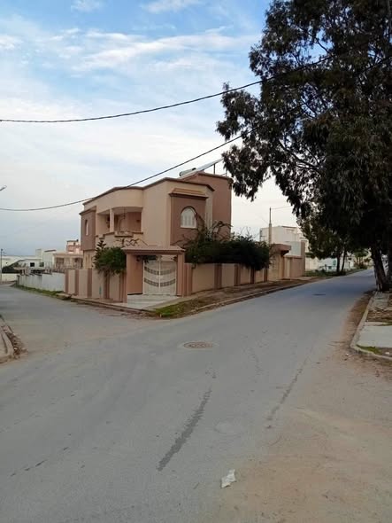 Menzel Bourguiba&nbsp;Cite De La Douane&nbsp;Vente&nbsp;Maisons&nbsp;Villa angle avec jardin  double fa�ade  � mb