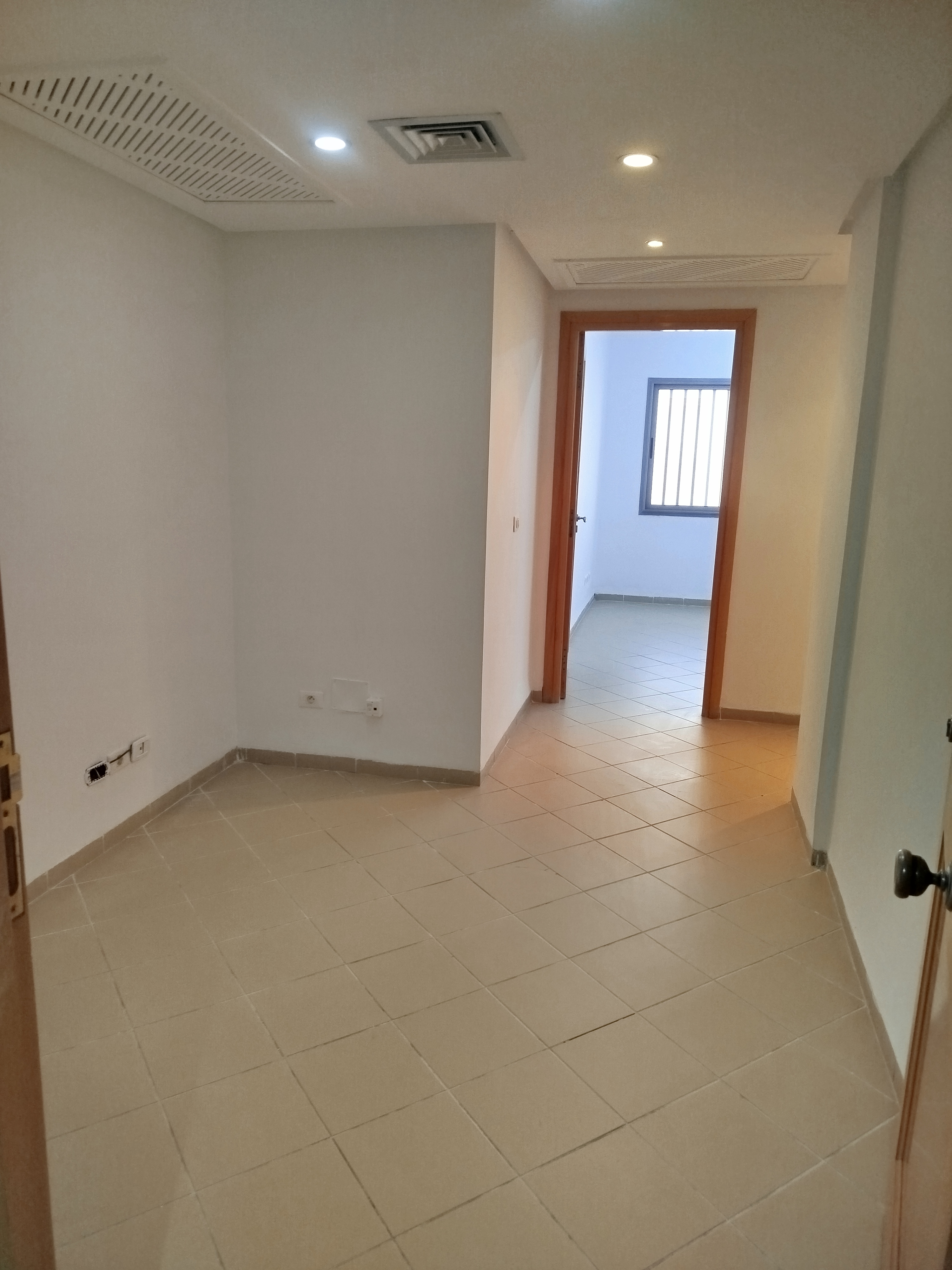 Cite El Khadra&nbsp;Kheireddine Pacha&nbsp;Location&nbsp;Autre&nbsp;Des bureaux