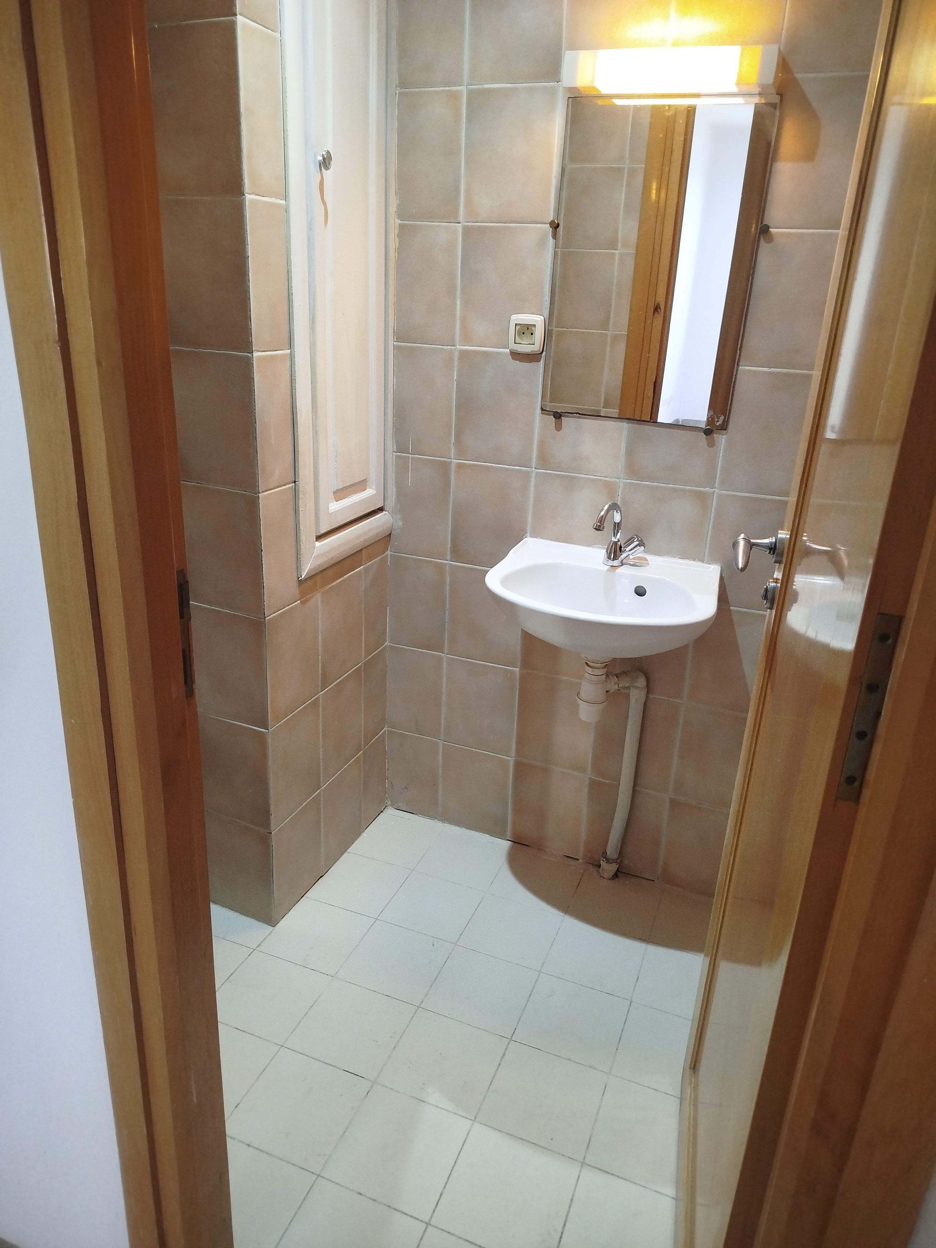 Cite El Khadra&nbsp;Kheireddine Pacha&nbsp;Location&nbsp;Autre&nbsp;Bureau b1 5