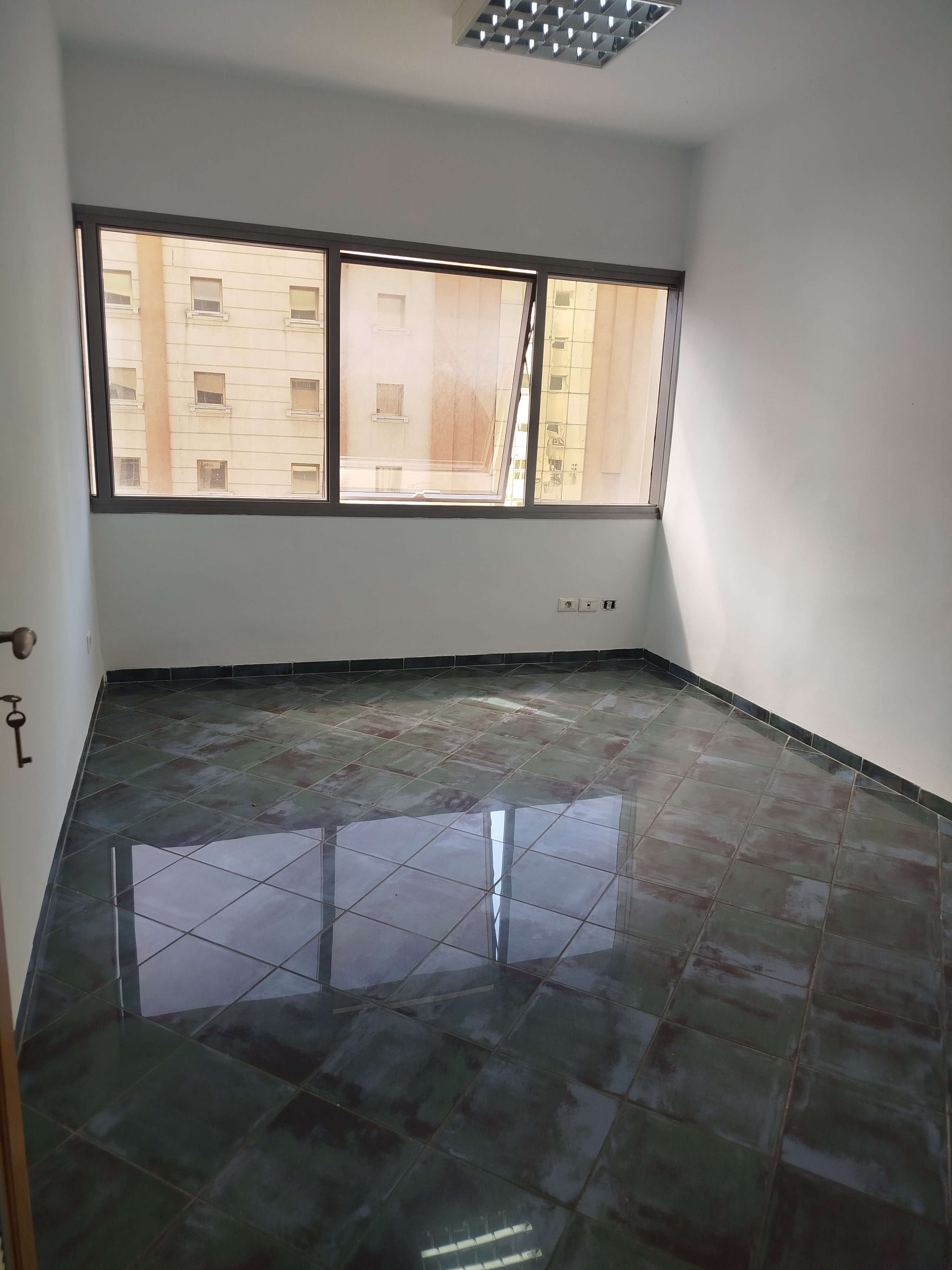 Cite El Khadra&nbsp;Kheireddine Pacha&nbsp;Location&nbsp;Autre&nbsp;Bureau b2 2