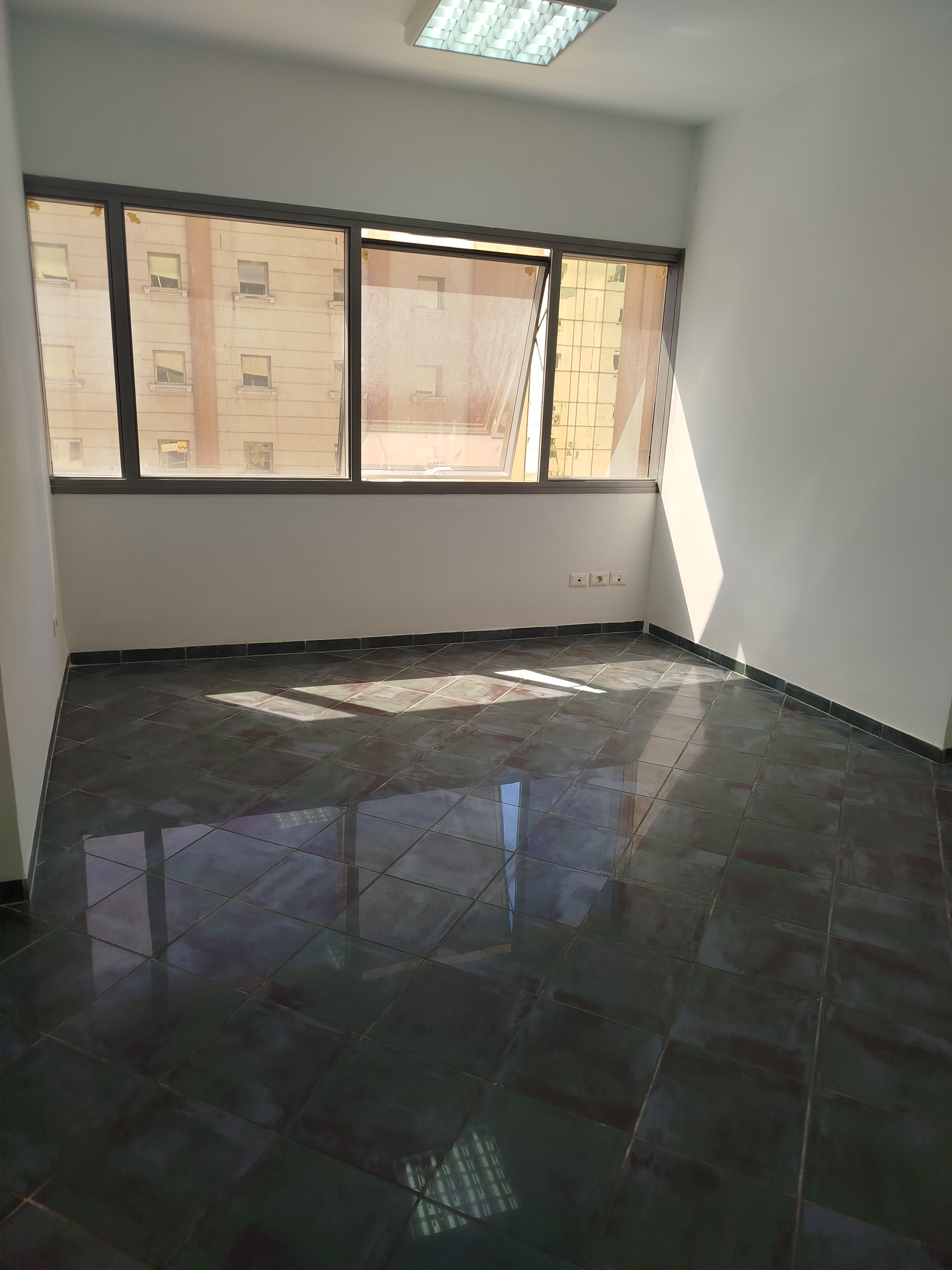 Cite El Khadra&nbsp;Kheireddine Pacha&nbsp;Location&nbsp;Autre&nbsp;Bureau b2 2