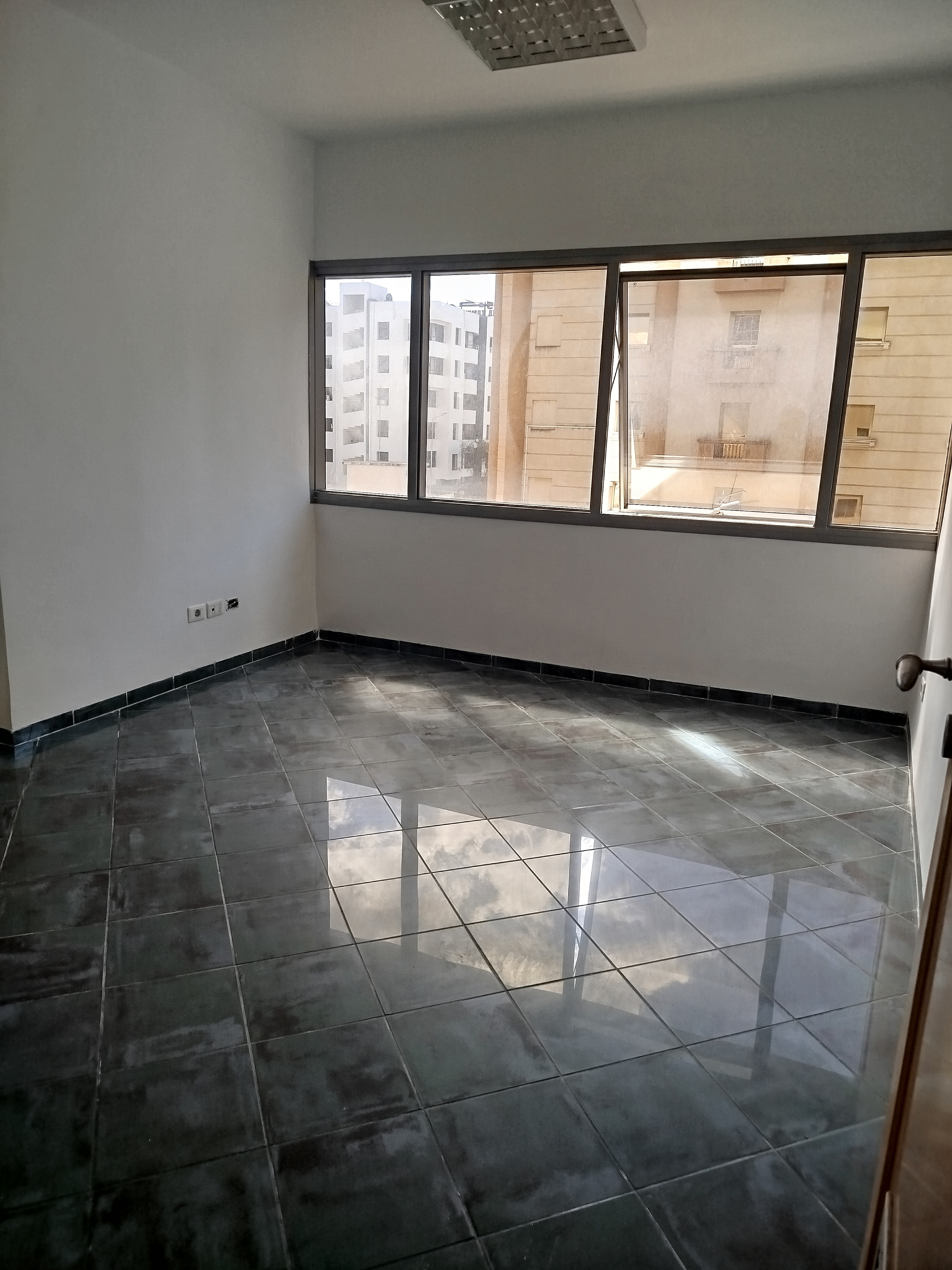 Cite El Khadra&nbsp;Kheireddine Pacha&nbsp;Location&nbsp;Autre&nbsp;Bureau b2 2