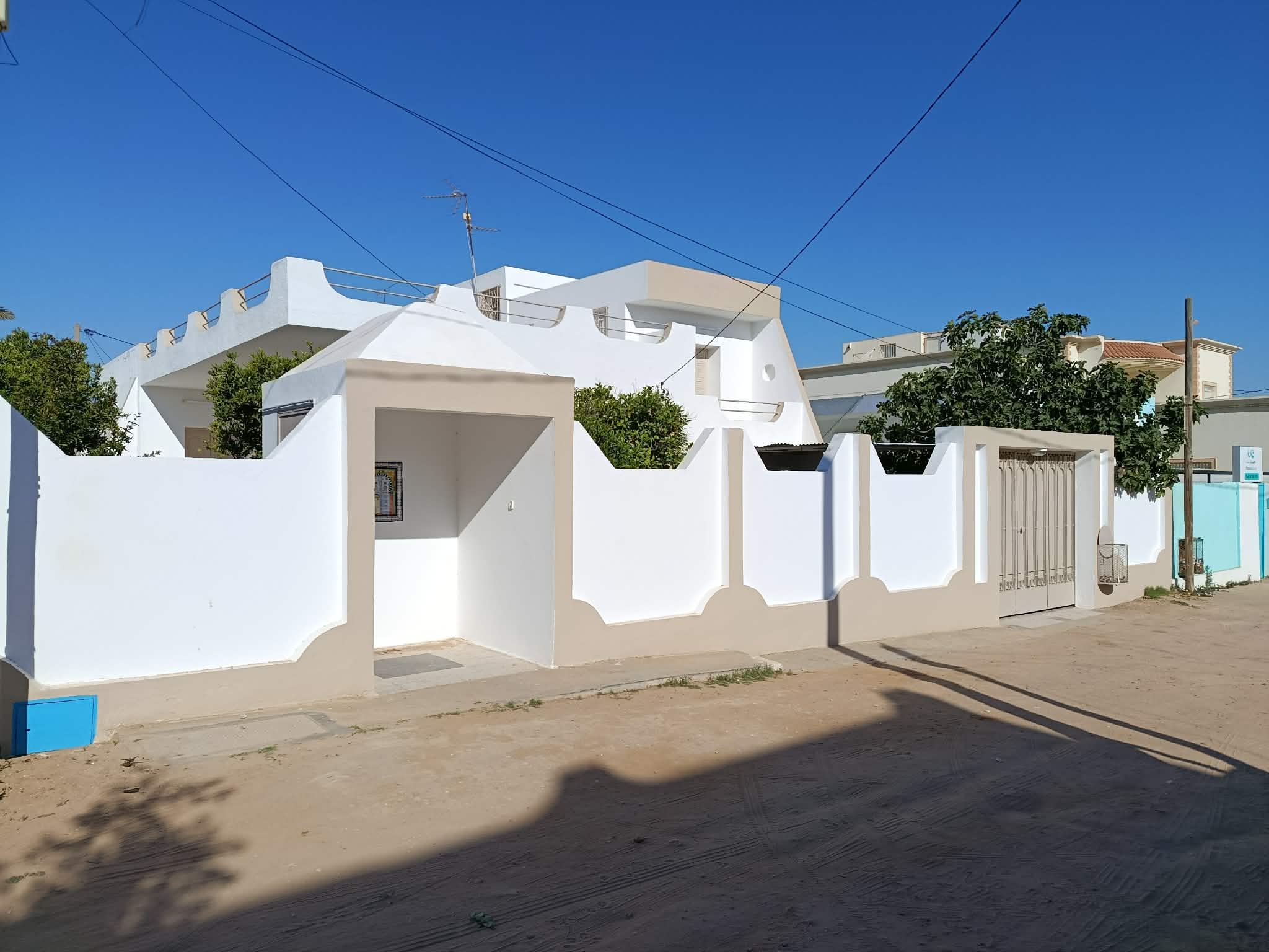 Sfax Est&nbsp;Cite El Habib&nbsp;Location&nbsp;Maisons&nbsp;Villa avec garage et jardin  residence familiale