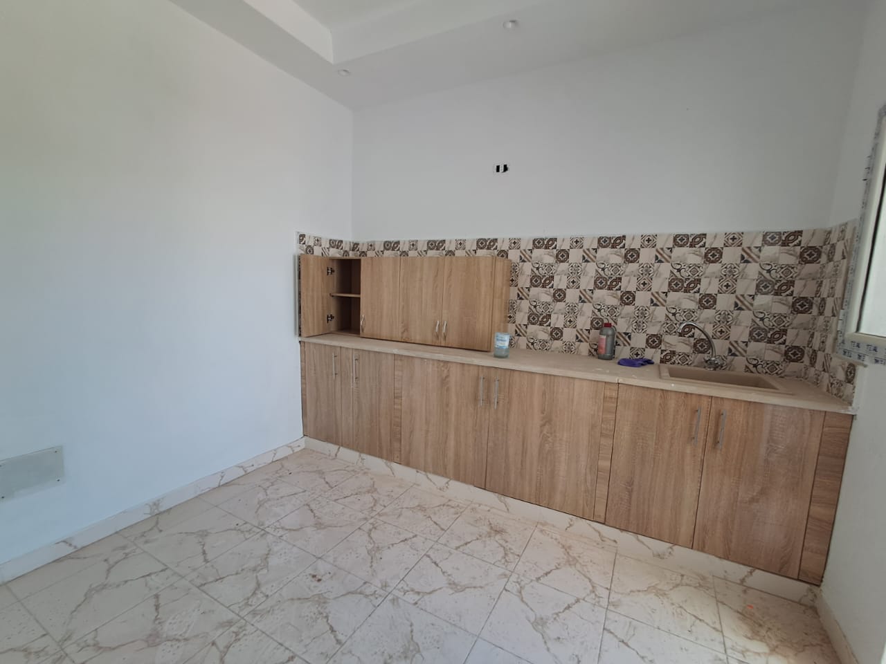 La Soukra&nbsp;La Soukra&nbsp;Location&nbsp;Appart. 1 pi�ce&nbsp;S plus 1 a soukra