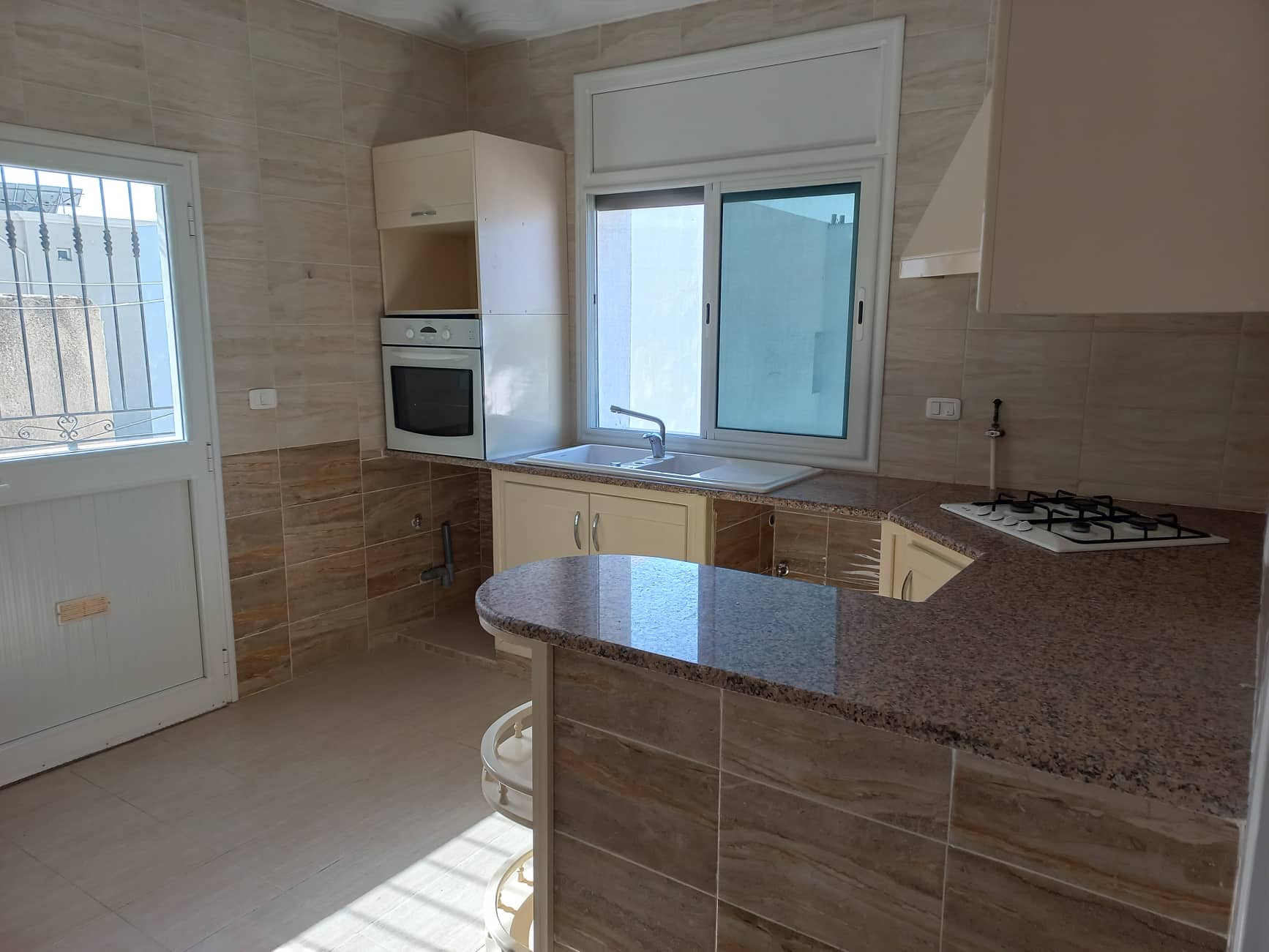 La Marsa&nbsp;El Aouina&nbsp;Location&nbsp;Appart. 2 pi�ces&nbsp;Spacieux s3 pr�s monoprix ain zaghouan nord