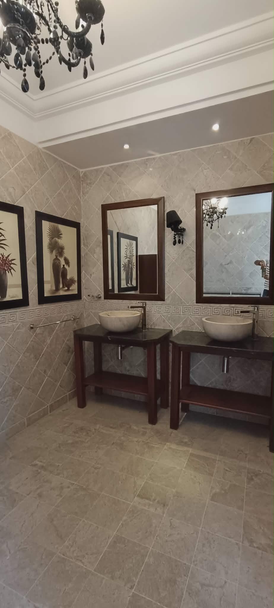 Ariana Ville&nbsp;Cite Ennasr 2&nbsp;Location&nbsp;Maisons&nbsp;Belle villa avec piscine