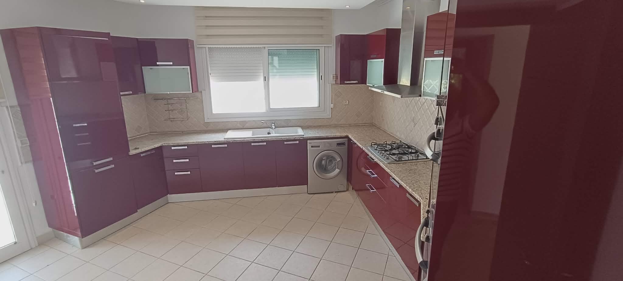 Ariana Ville&nbsp;Cite Ennasr 2&nbsp;Location&nbsp;Maisons&nbsp;Belle villa avec piscine
