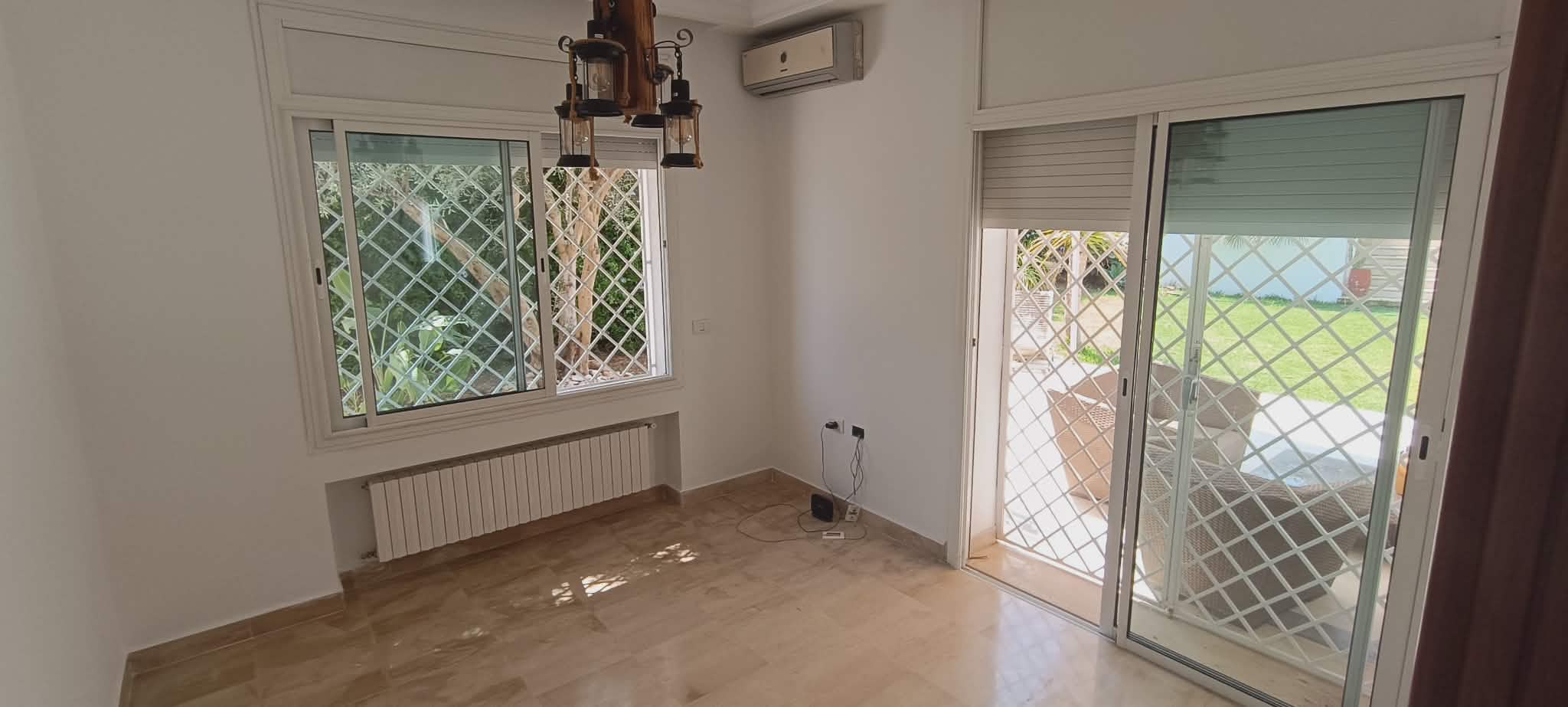 Ariana Ville&nbsp;Cite Ennasr 2&nbsp;Location&nbsp;Maisons&nbsp;Belle villa avec piscine