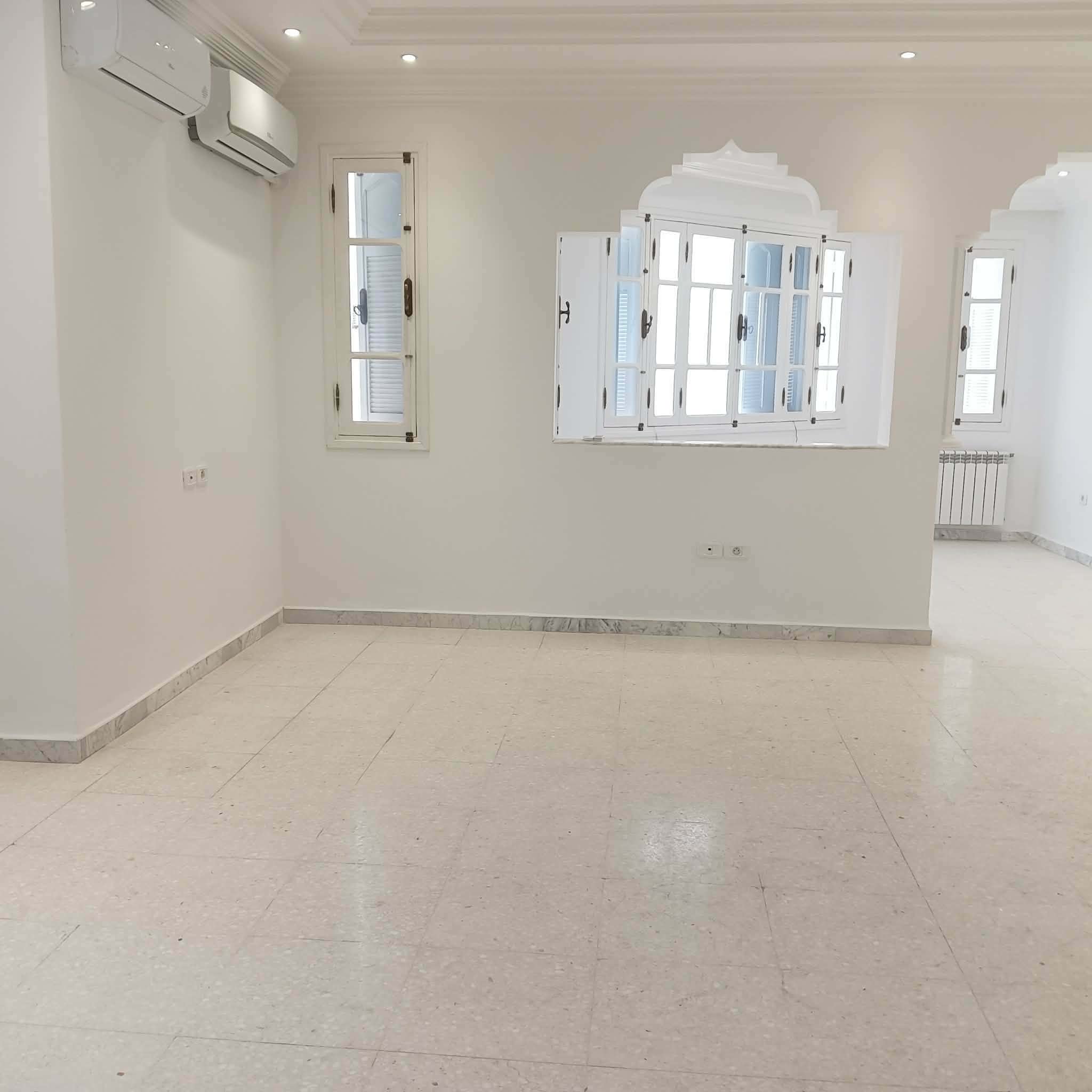 Ariana Ville&nbsp;Cite Ennasr 2&nbsp;Bureaux & Commerces&nbsp;Bureau&nbsp;Etage de villa h4 neuf garage